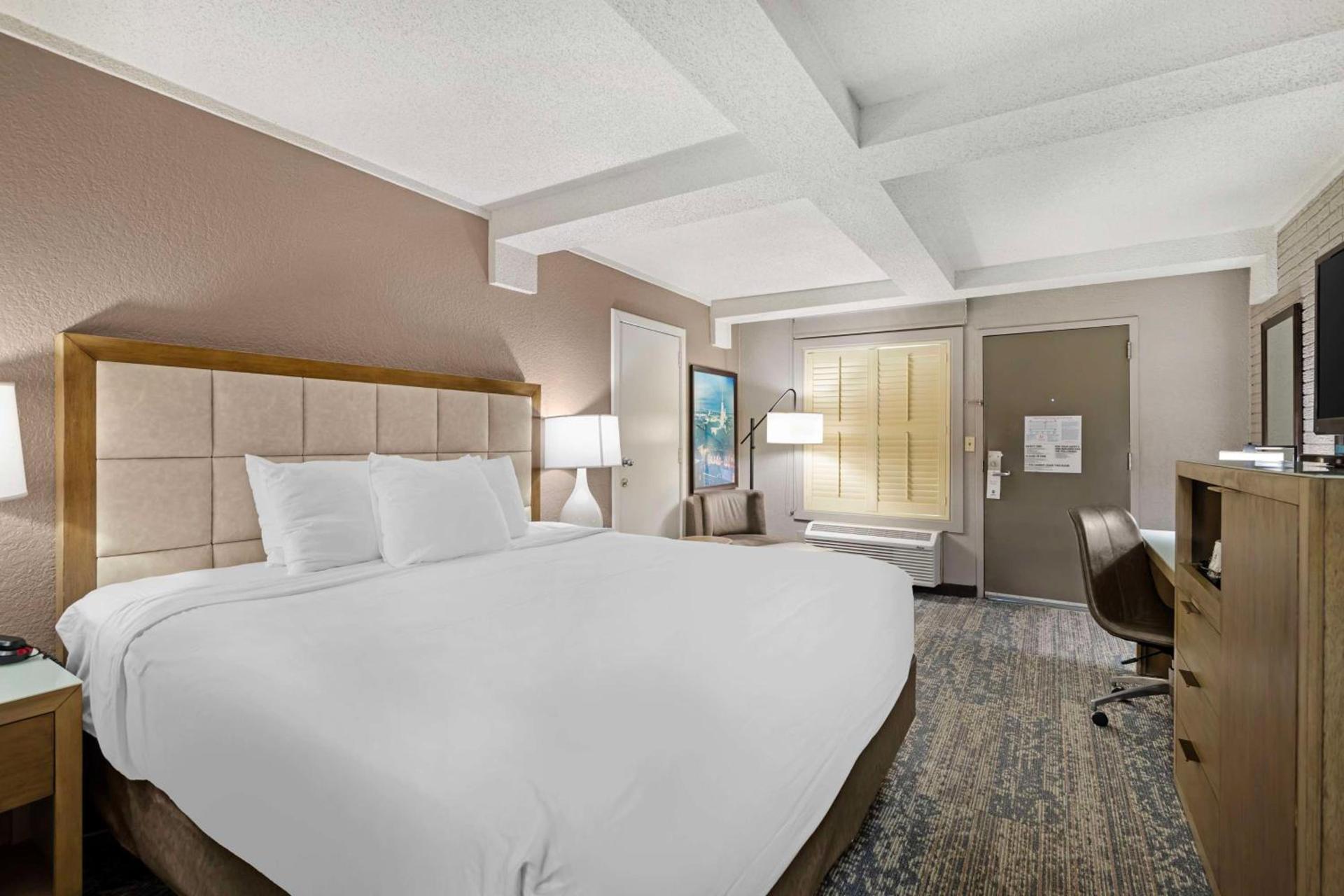 Best Western Savannah Historic District photo 14