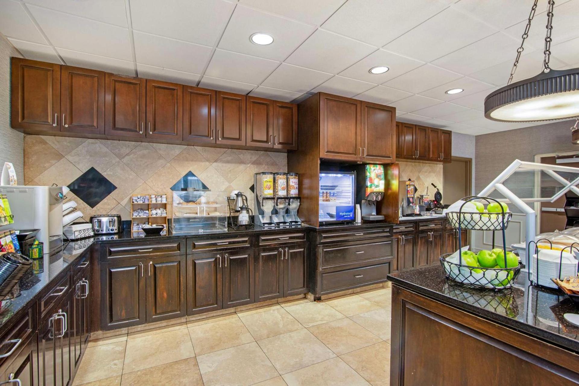 Best Western Savannah Historic District photo 21