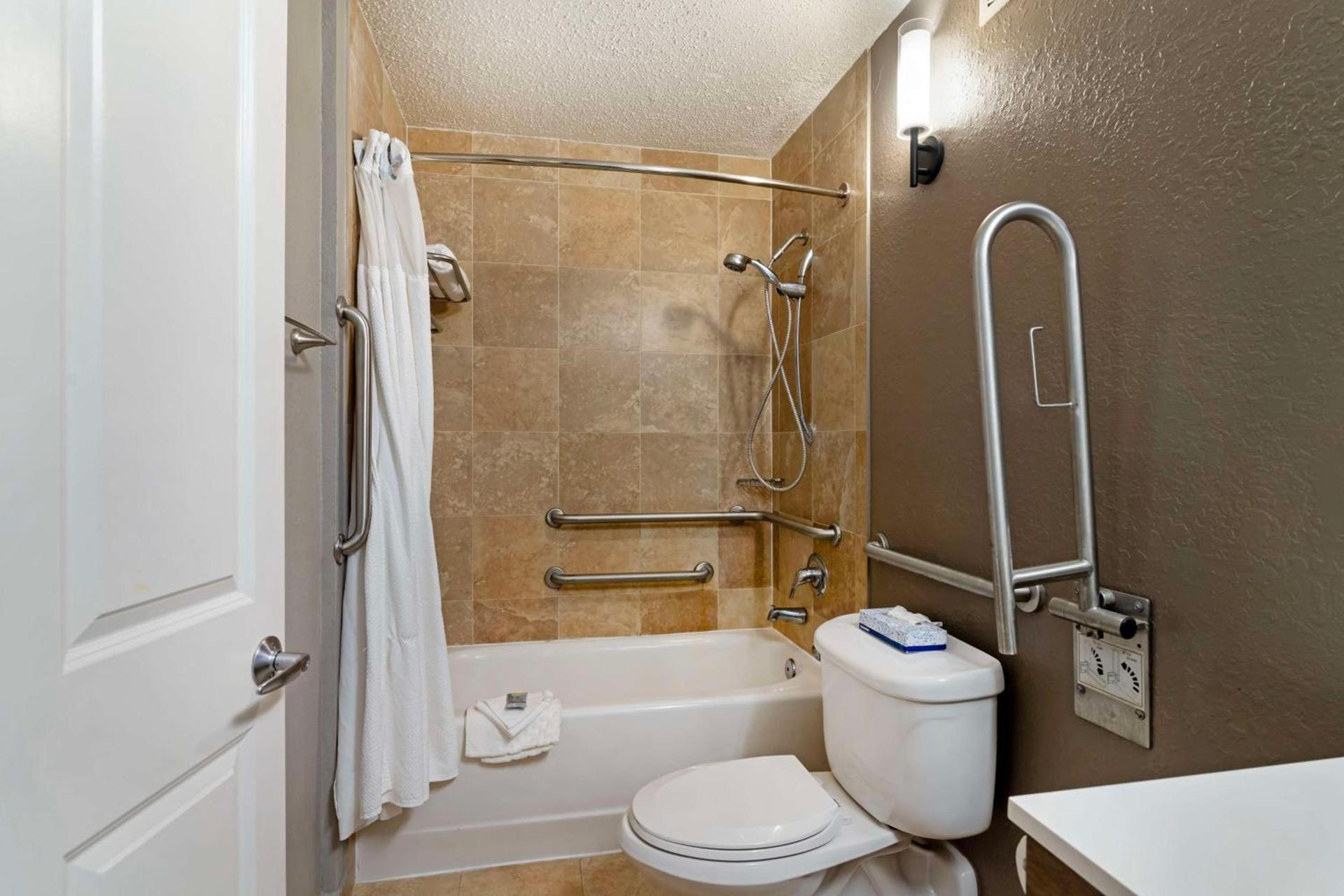 Best Western Savannah Historic District photo 22