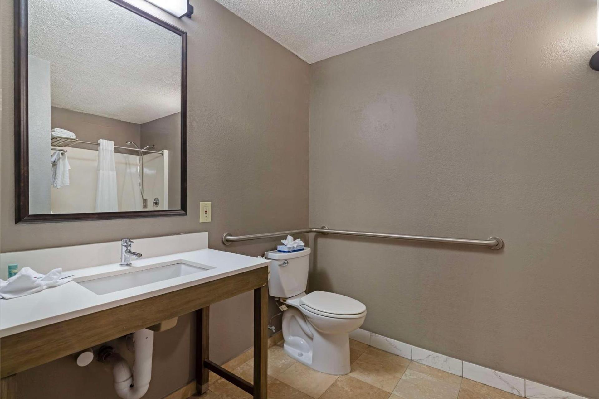 Best Western Savannah Historic District photo 24