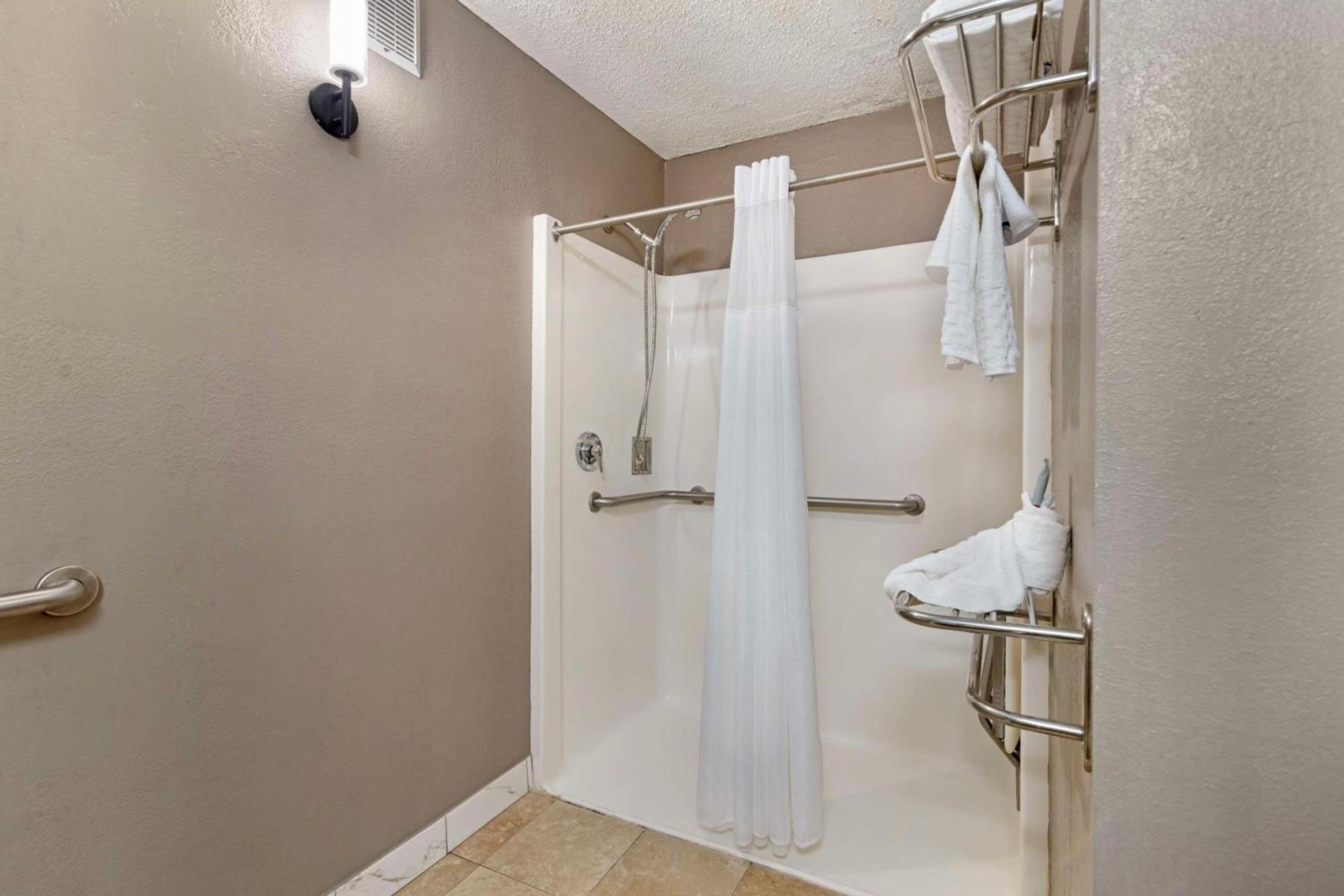 Best Western Savannah Historic District photo 26