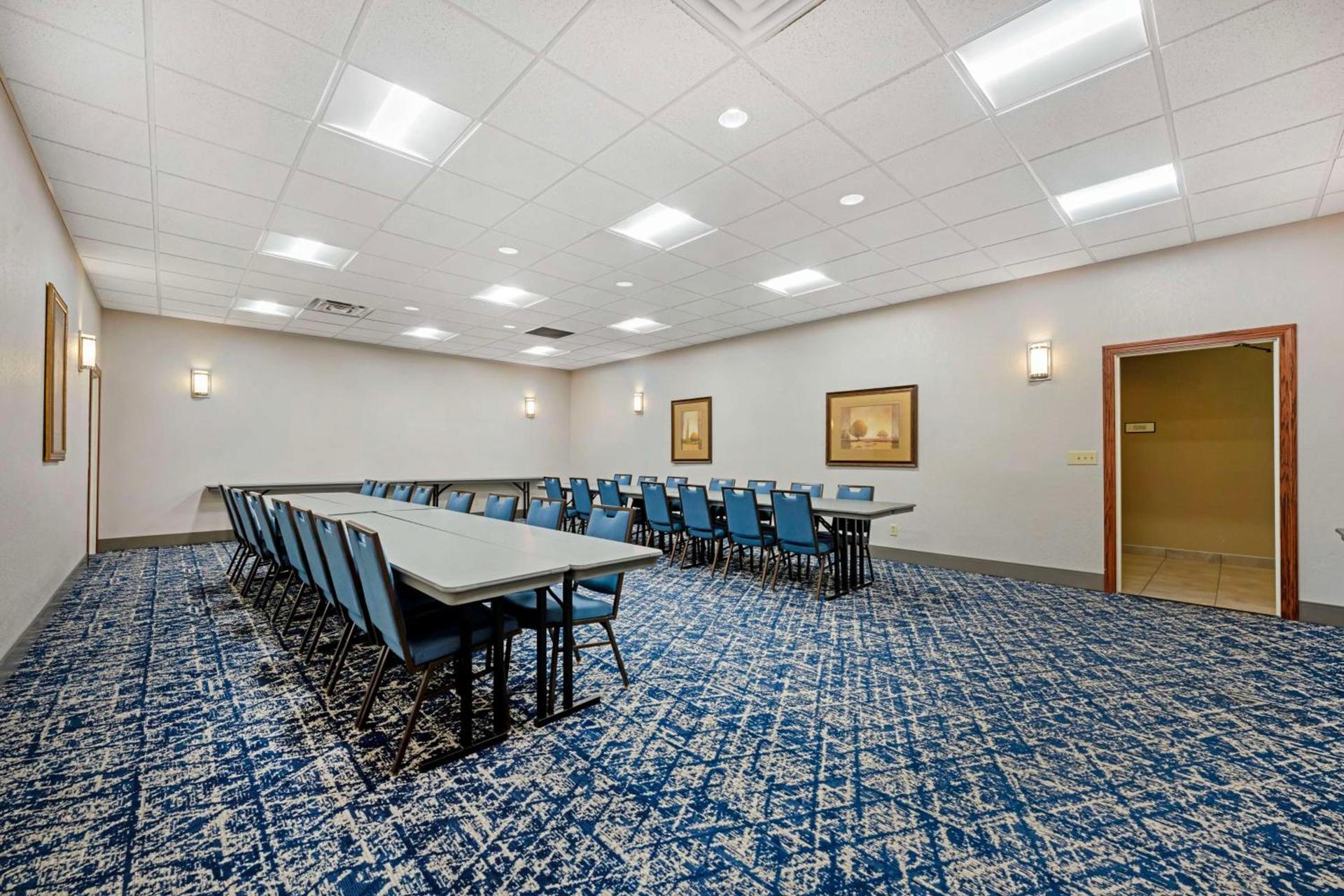Best Western Plus Mid Nebraska Inn & Suites photo 8