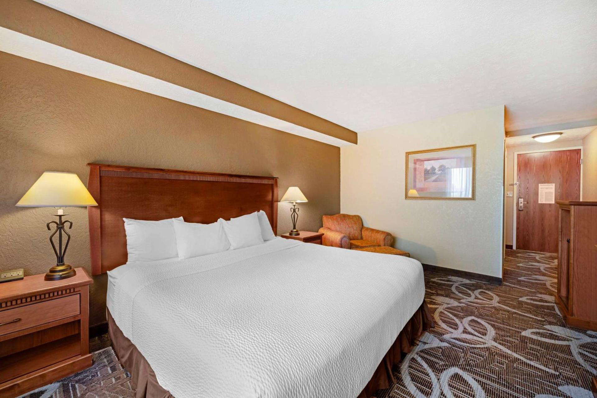 Best Western Plus Mid Nebraska Inn & Suites photo 16