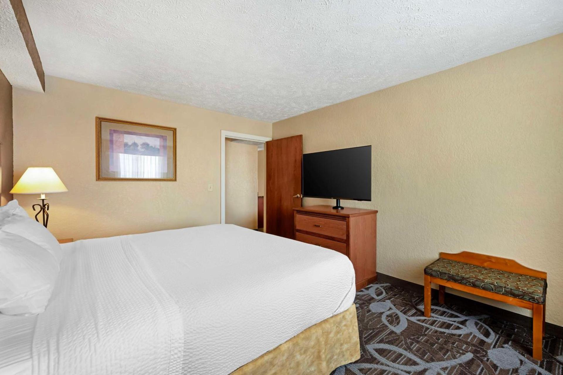 Best Western Plus Mid Nebraska Inn & Suites photo 36