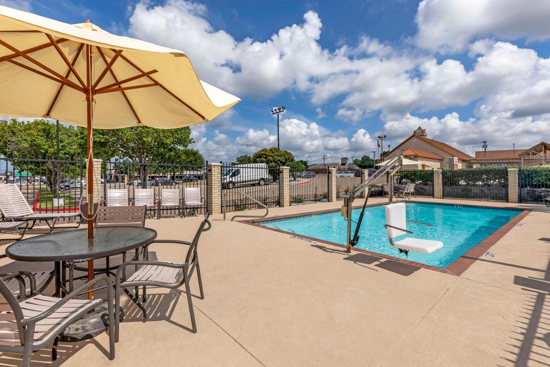 Best Western Plus Lake Worth Inn & Suites photo 2