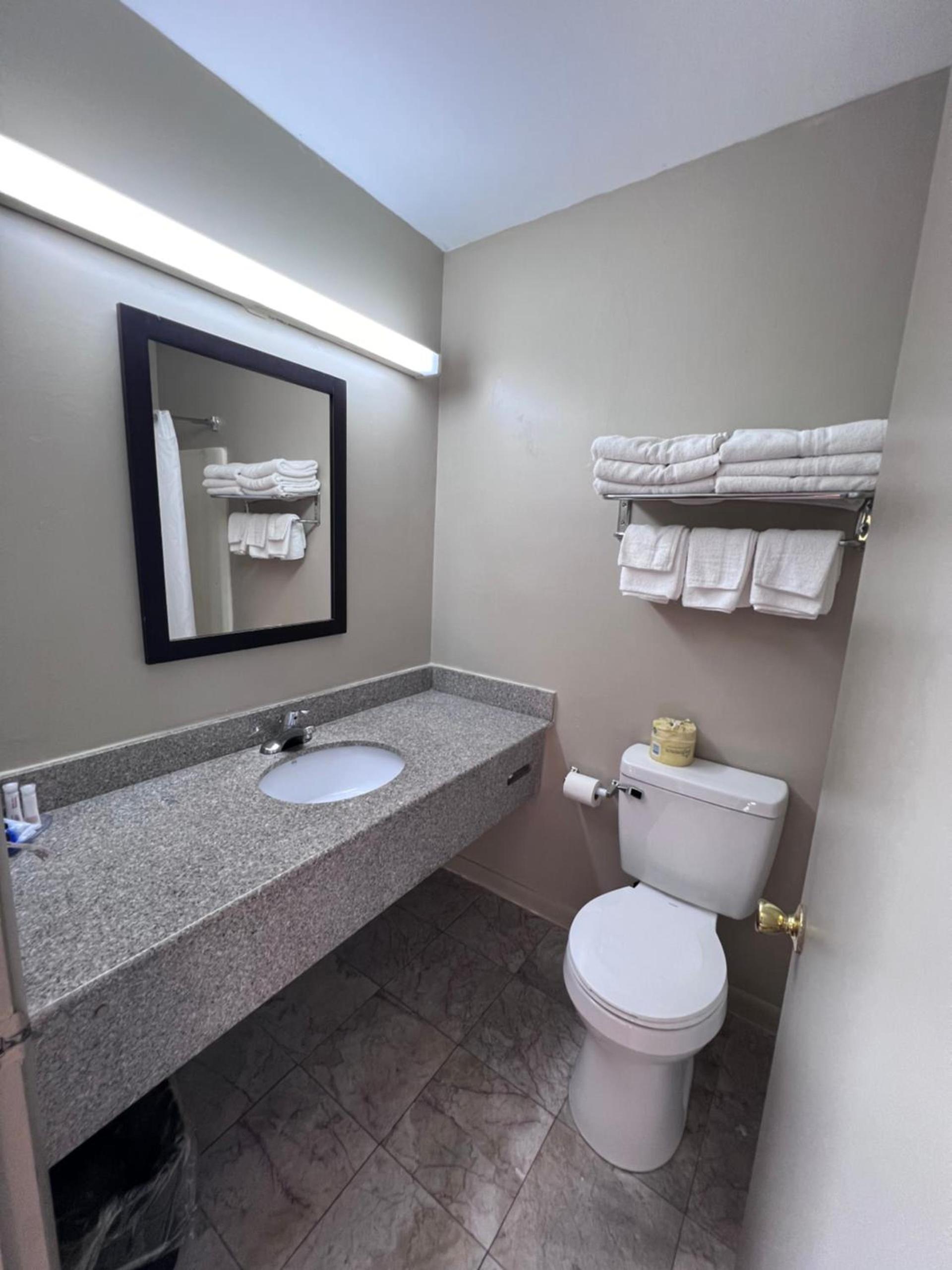 Rodeway Inn & Suites Hershey Chocolate Avenue photo 52