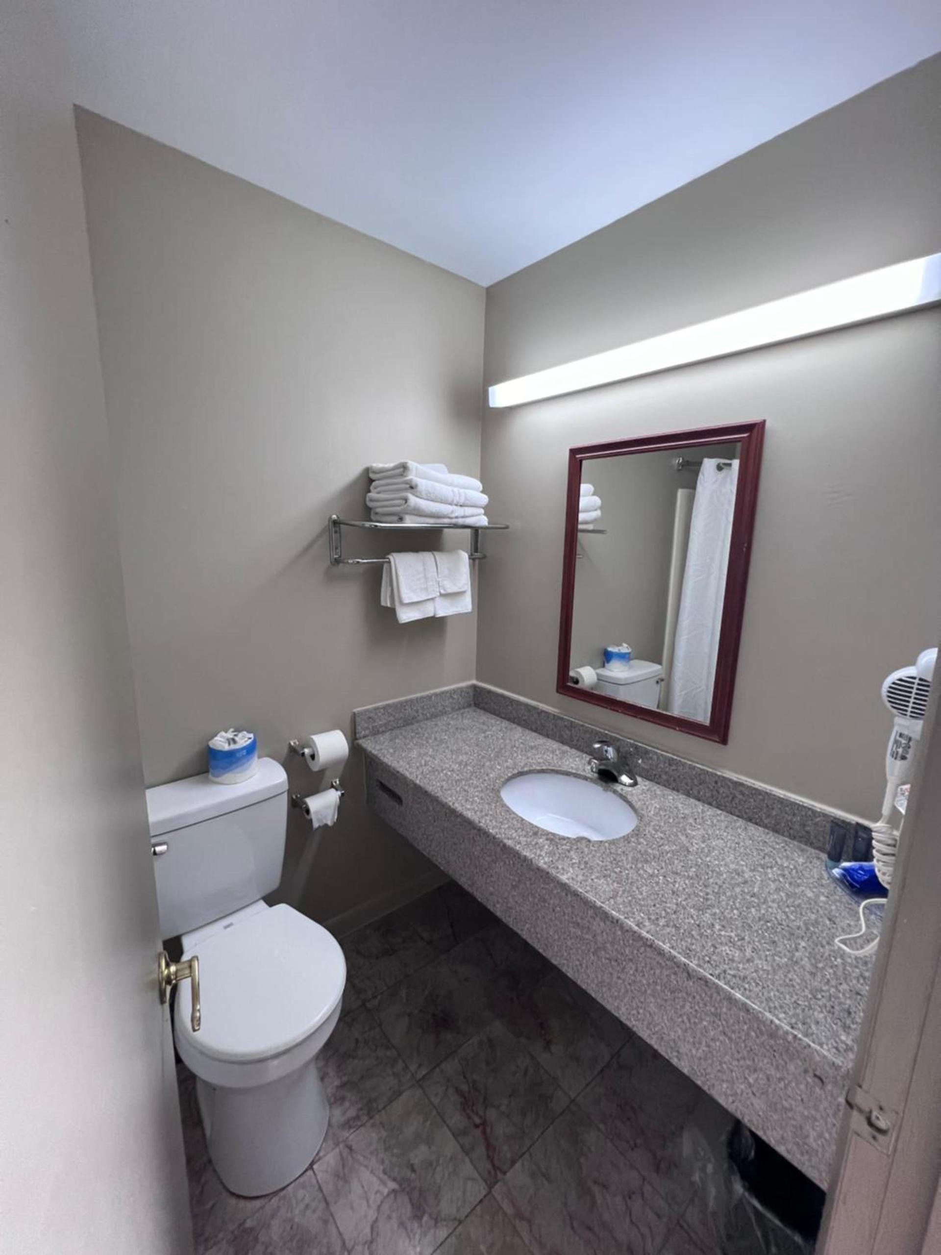Rodeway Inn & Suites Hershey Chocolate Avenue photo 53