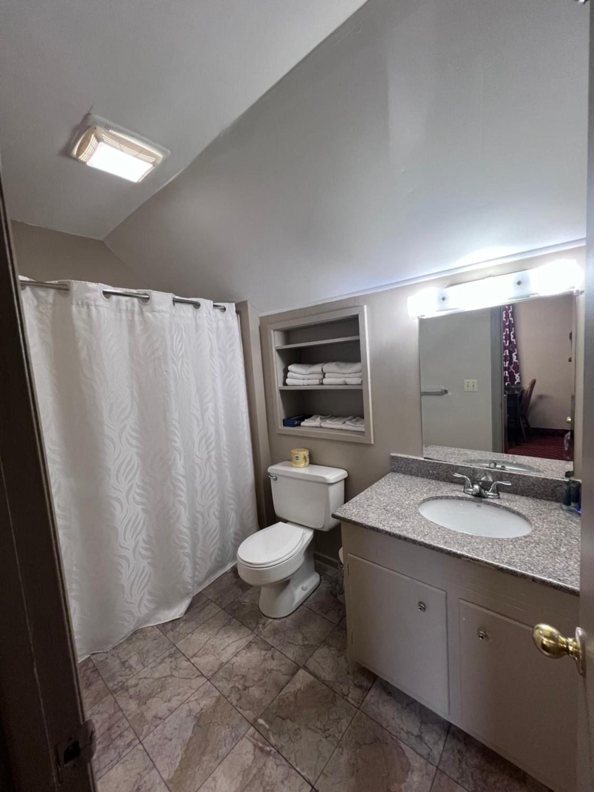 Rodeway Inn & Suites Hershey Chocolate Avenue photo 59