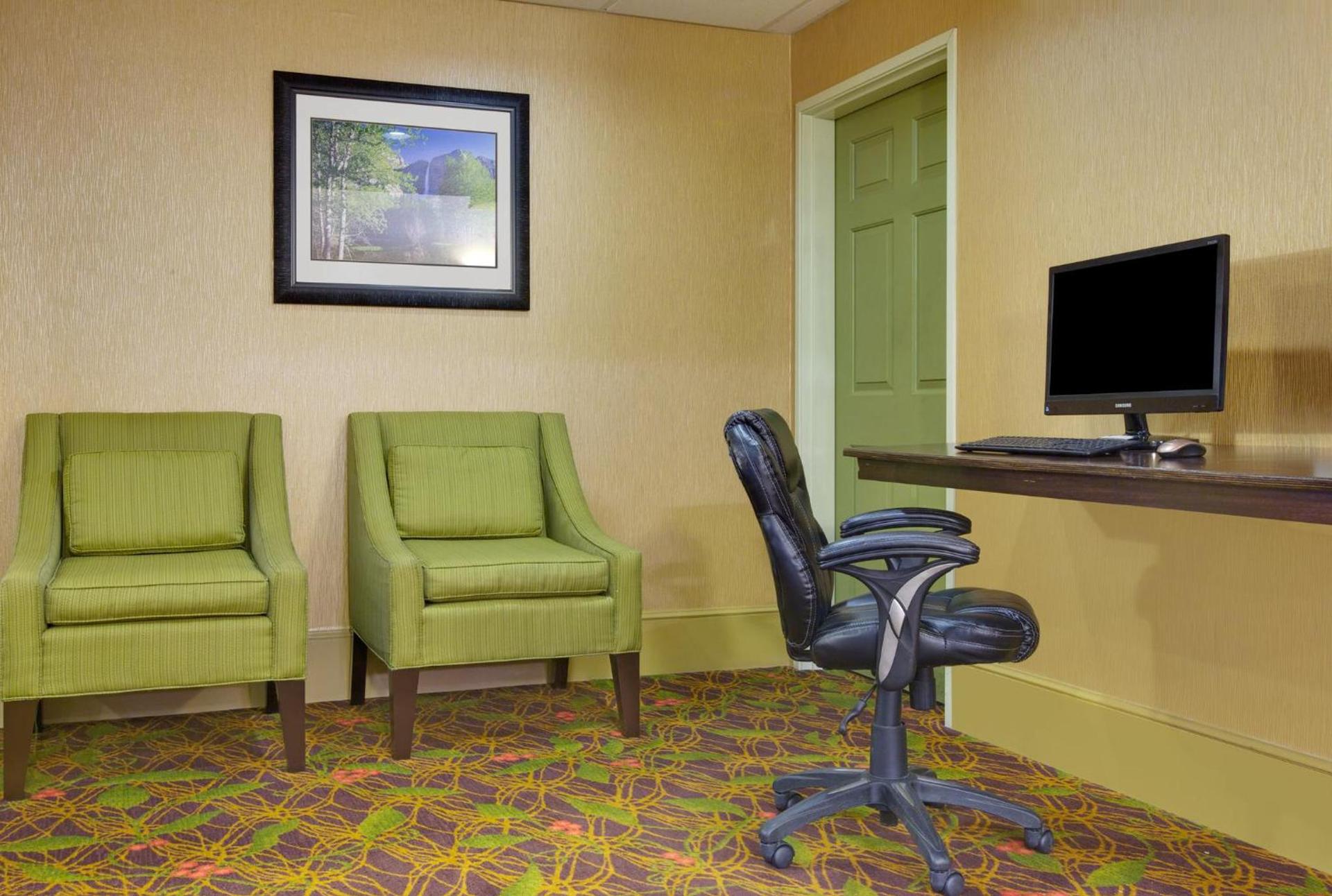 Holiday Inn Express Oakdale by IHG photo 61