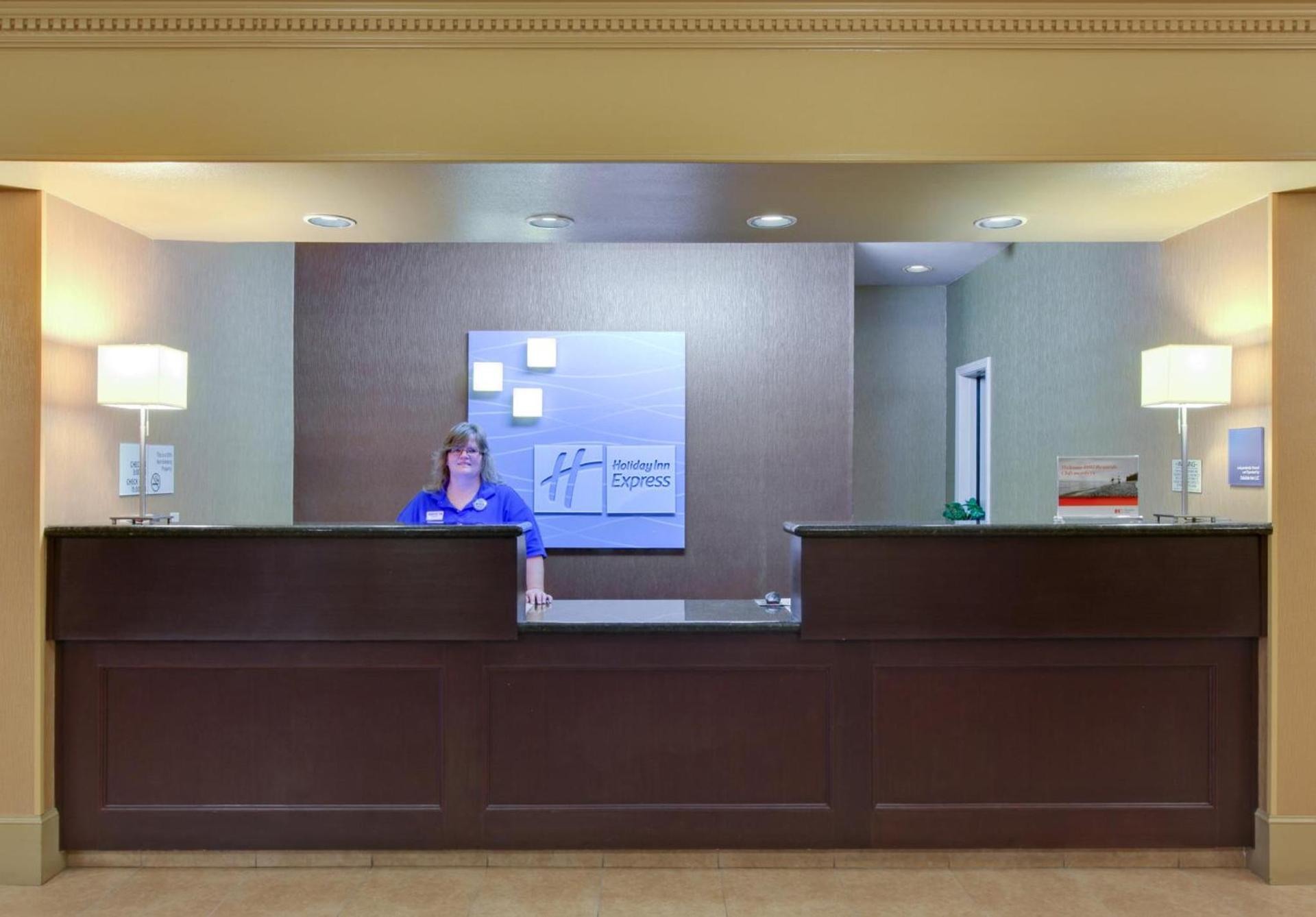 Holiday Inn Express Oakdale by IHG photo 2