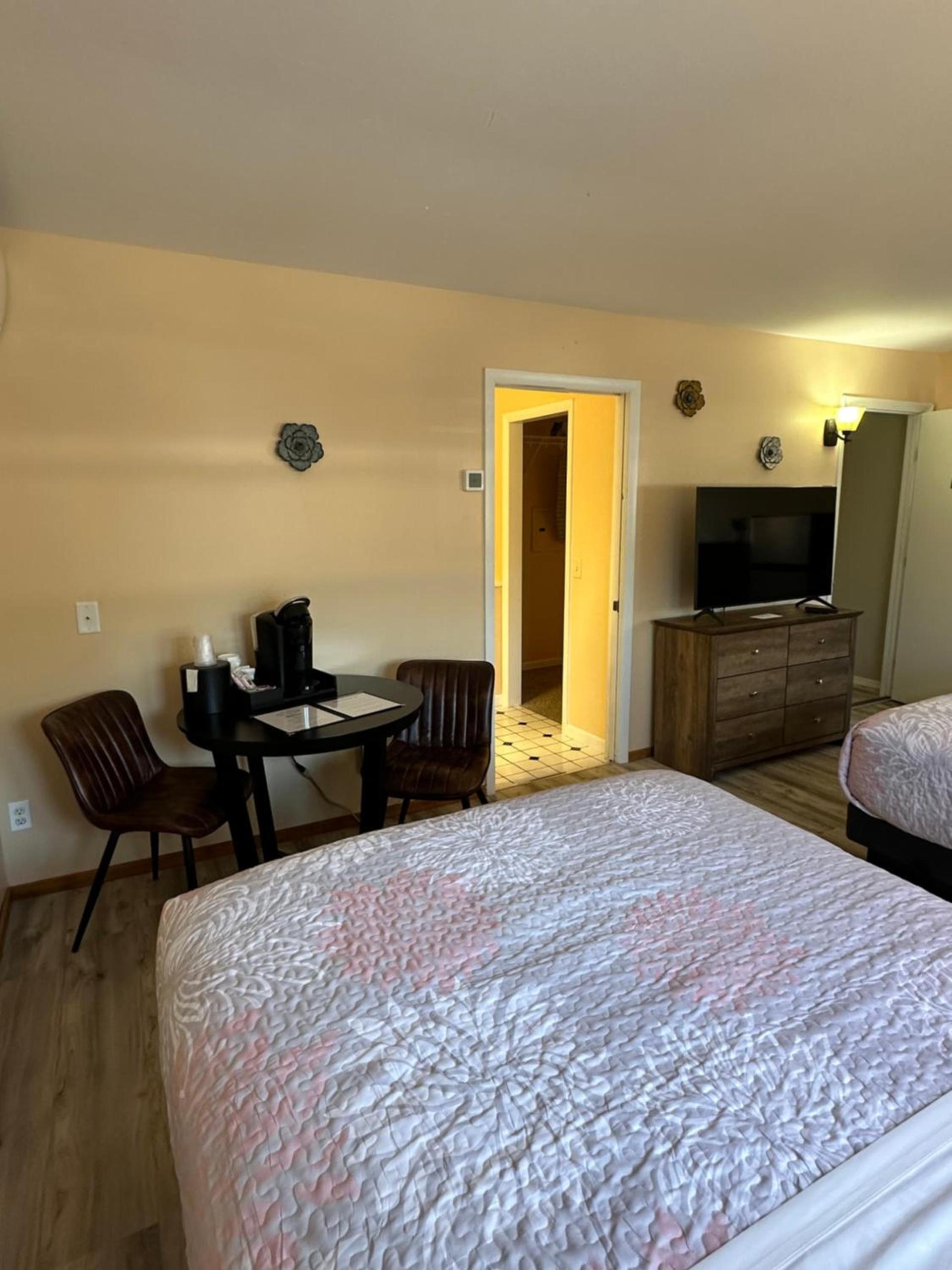 DownTown Inn photo 39