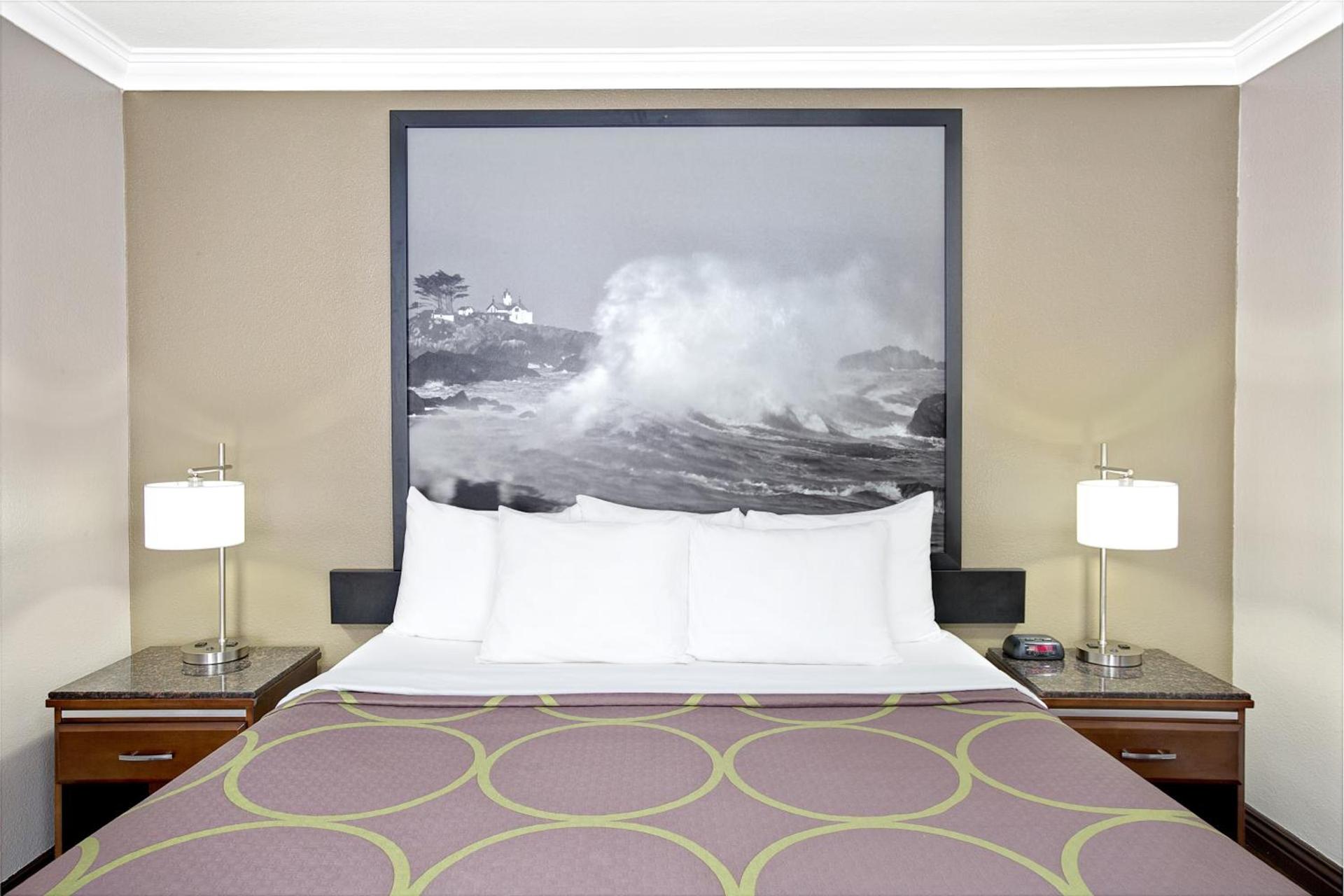 Super 8 by Wyndham Los Angeles-Culver City Area photo 25