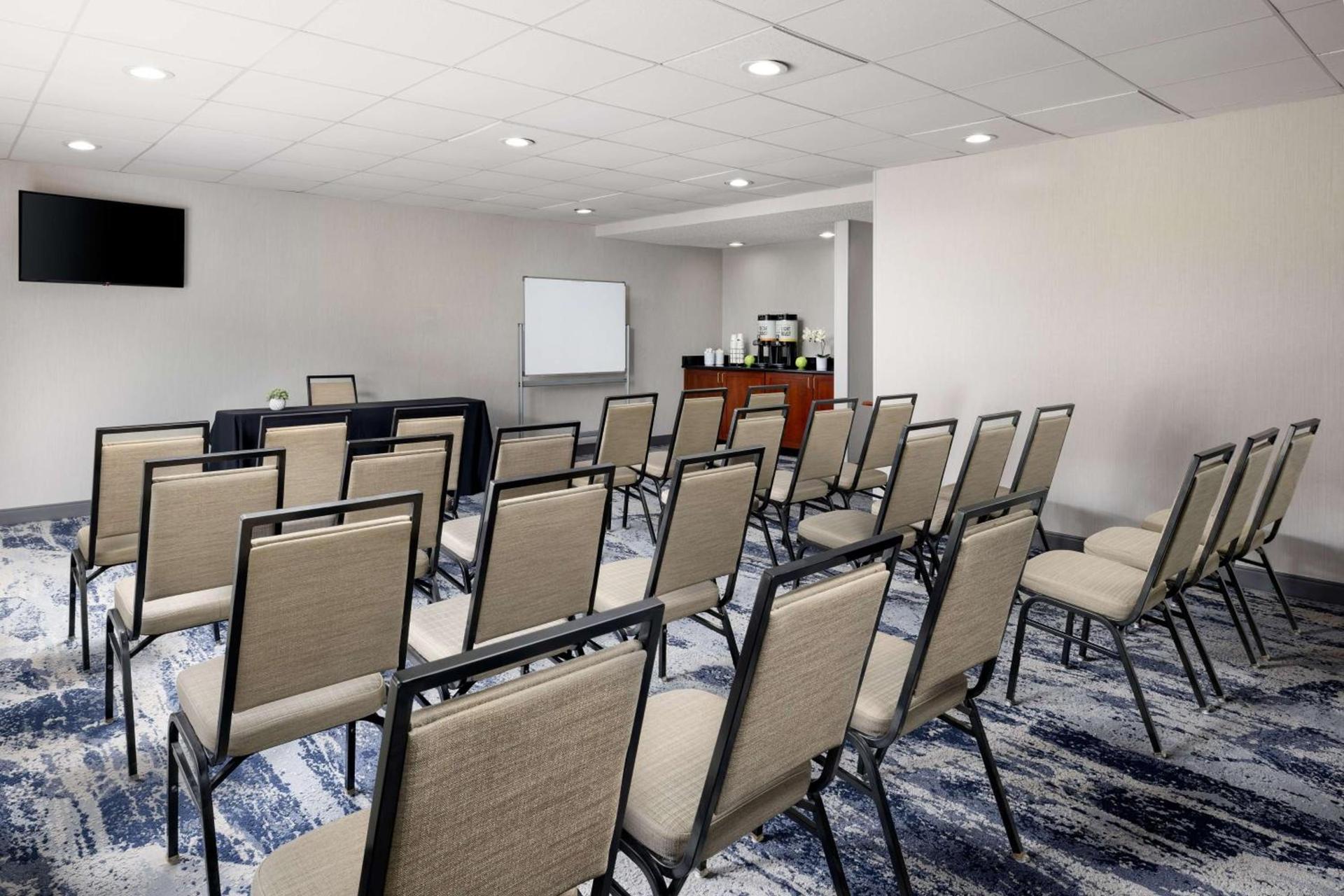 Hampton Inn Long Island/Islandia photo 25