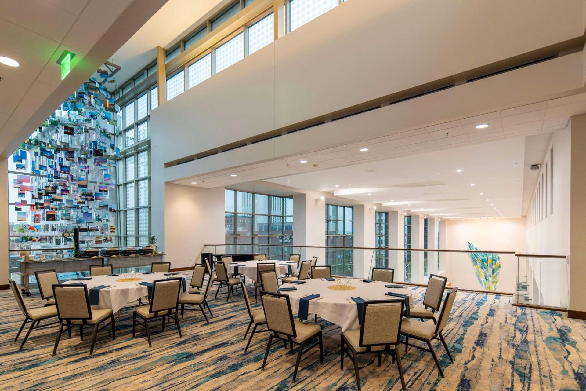 DoubleTree by Hilton Hotel Cedar Rapids Convention Complex photo 16