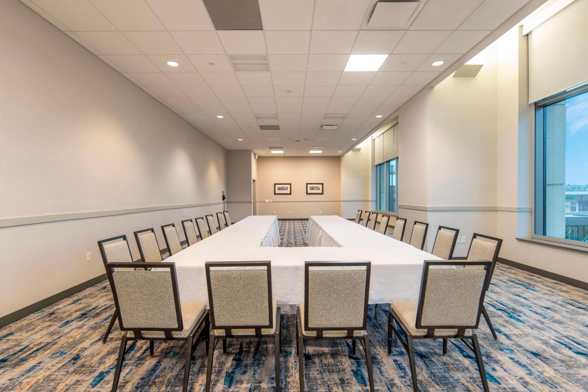 DoubleTree by Hilton Hotel Cedar Rapids Convention Complex photo 38