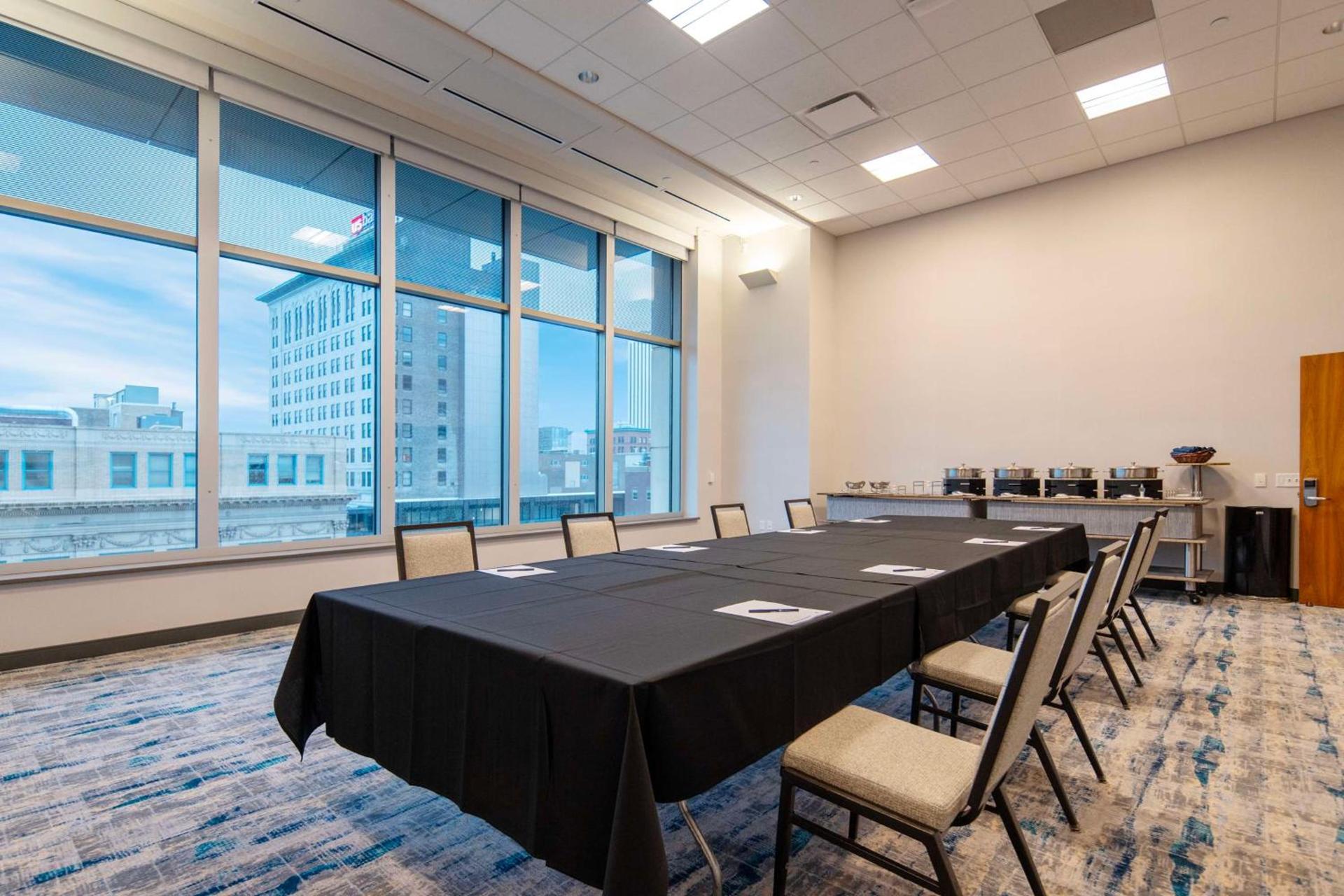 DoubleTree by Hilton Hotel Cedar Rapids Convention Complex photo 39