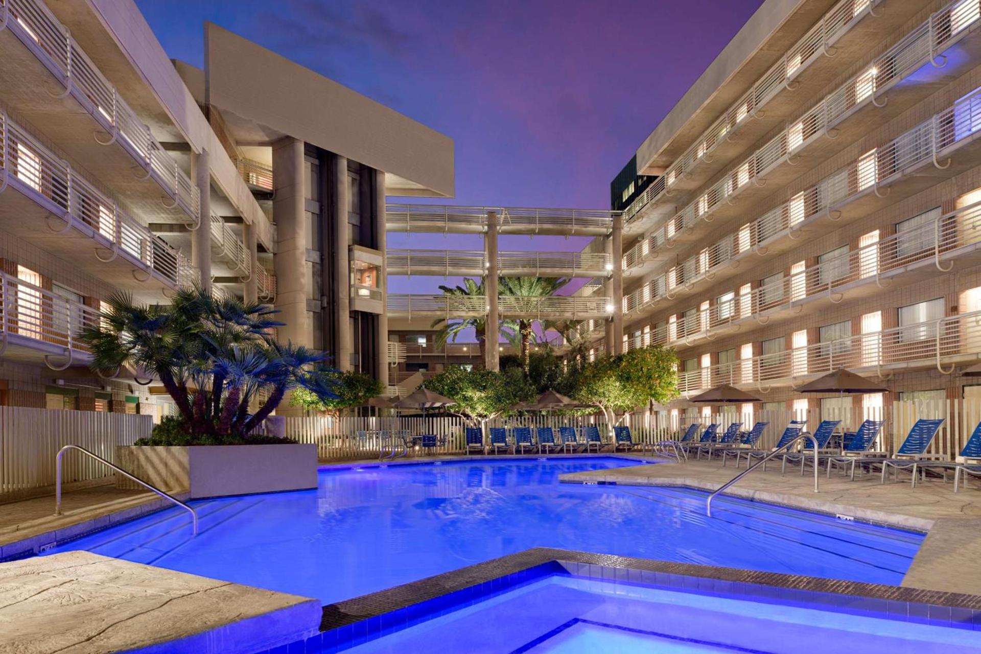 DoubleTree Suites by Hilton Phoenix photo 8