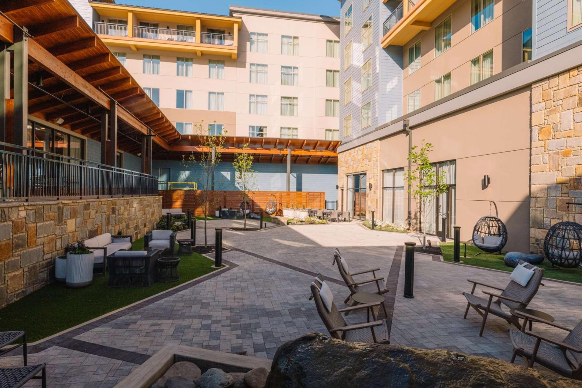 Embassy Suites By Hilton Gatlinburg Resort photo 8
