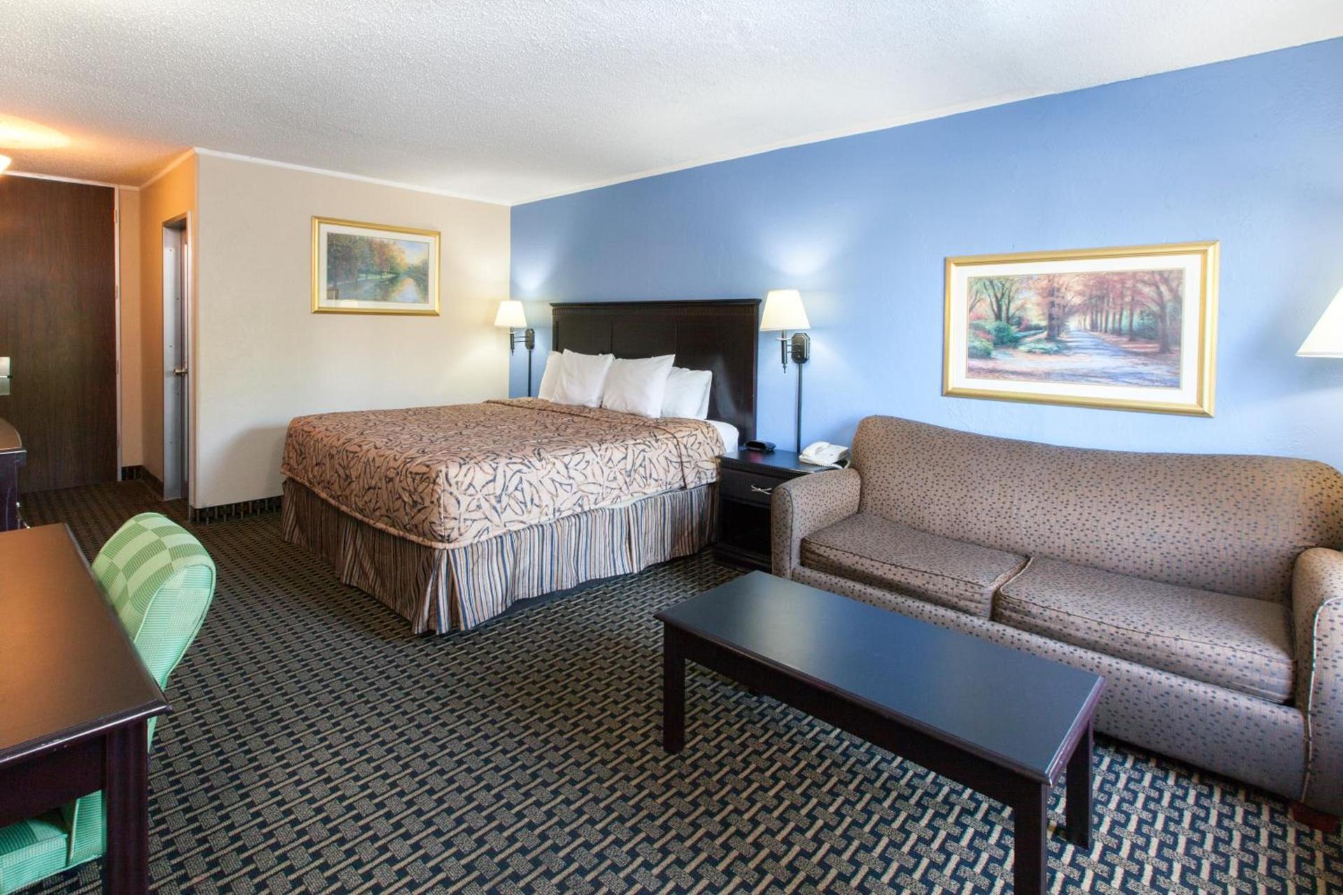 Days Inn by Wyndham Norman photo 18