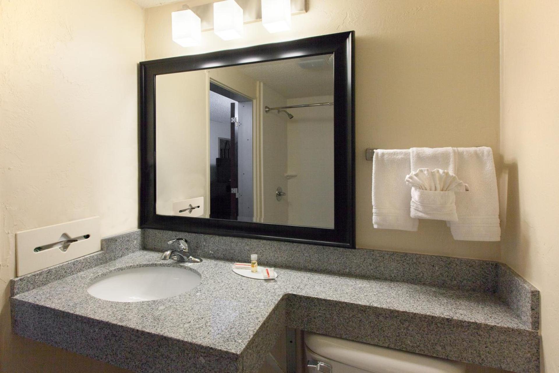 Days Inn by Wyndham Norman photo 17