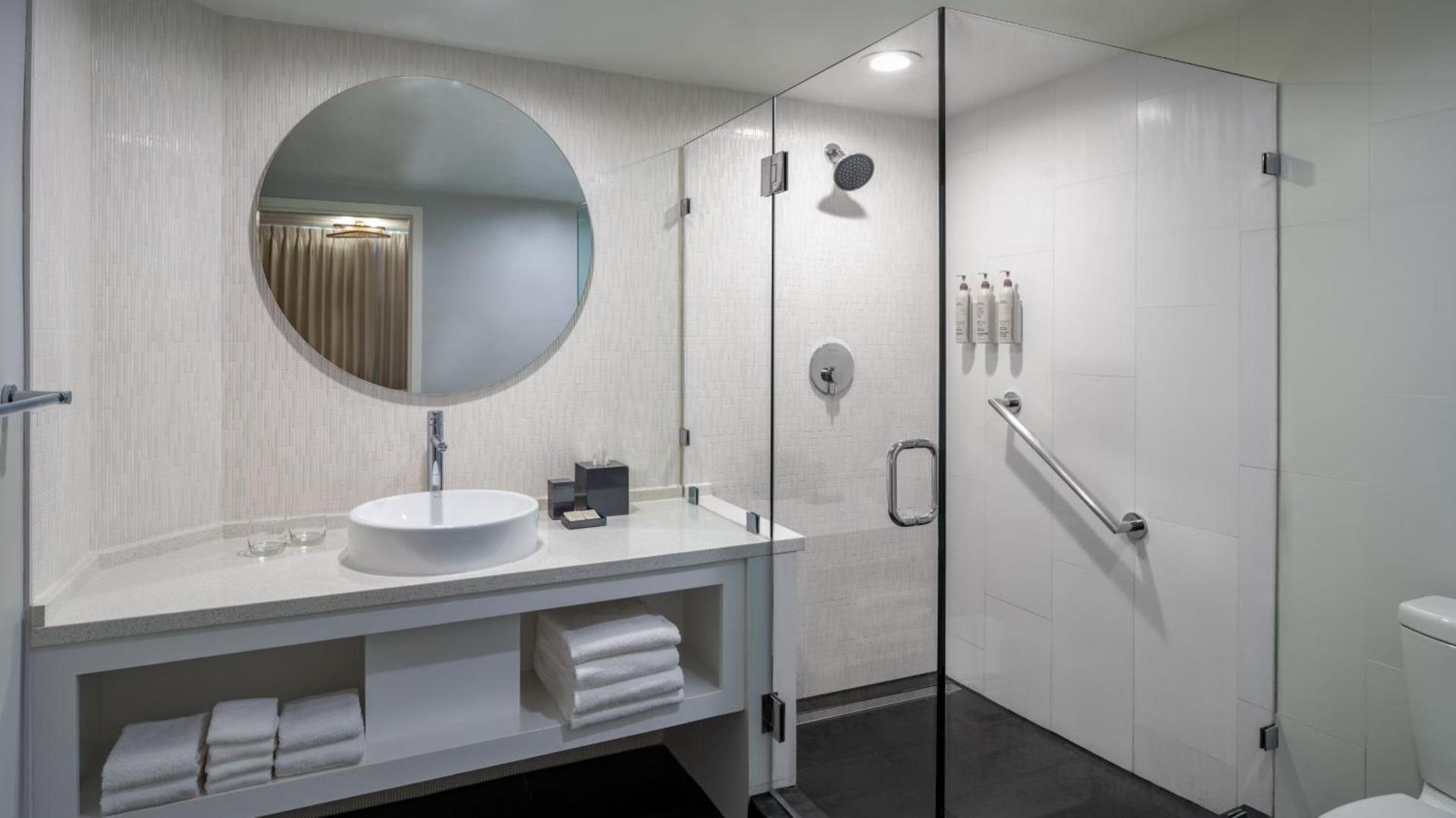 Renaissance Orlando Resort - Disney Springs Area - Free Shuttle to Disney Parks & Early Entry Benefits photo 8