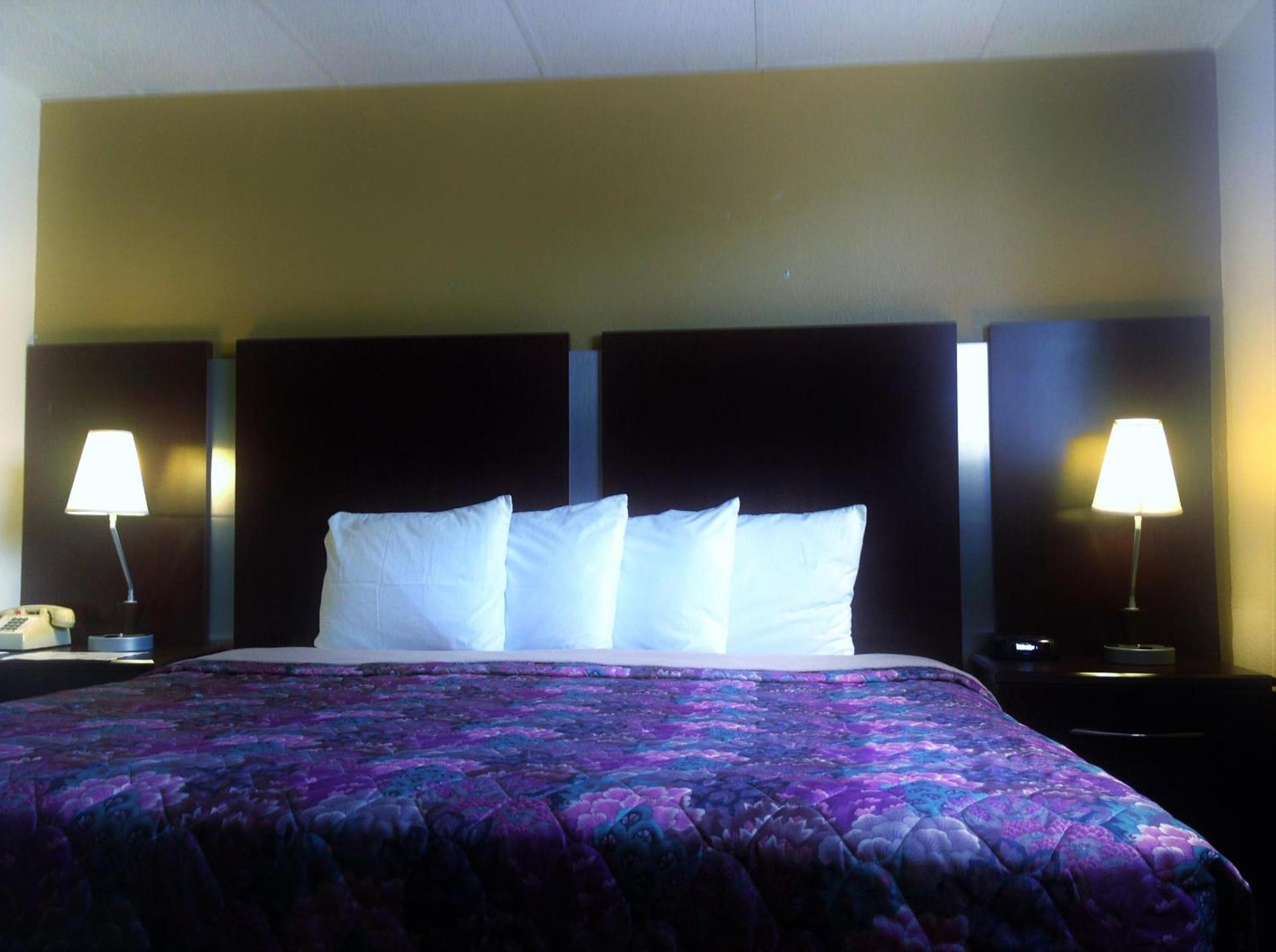 Knights Inn Longview photo 18