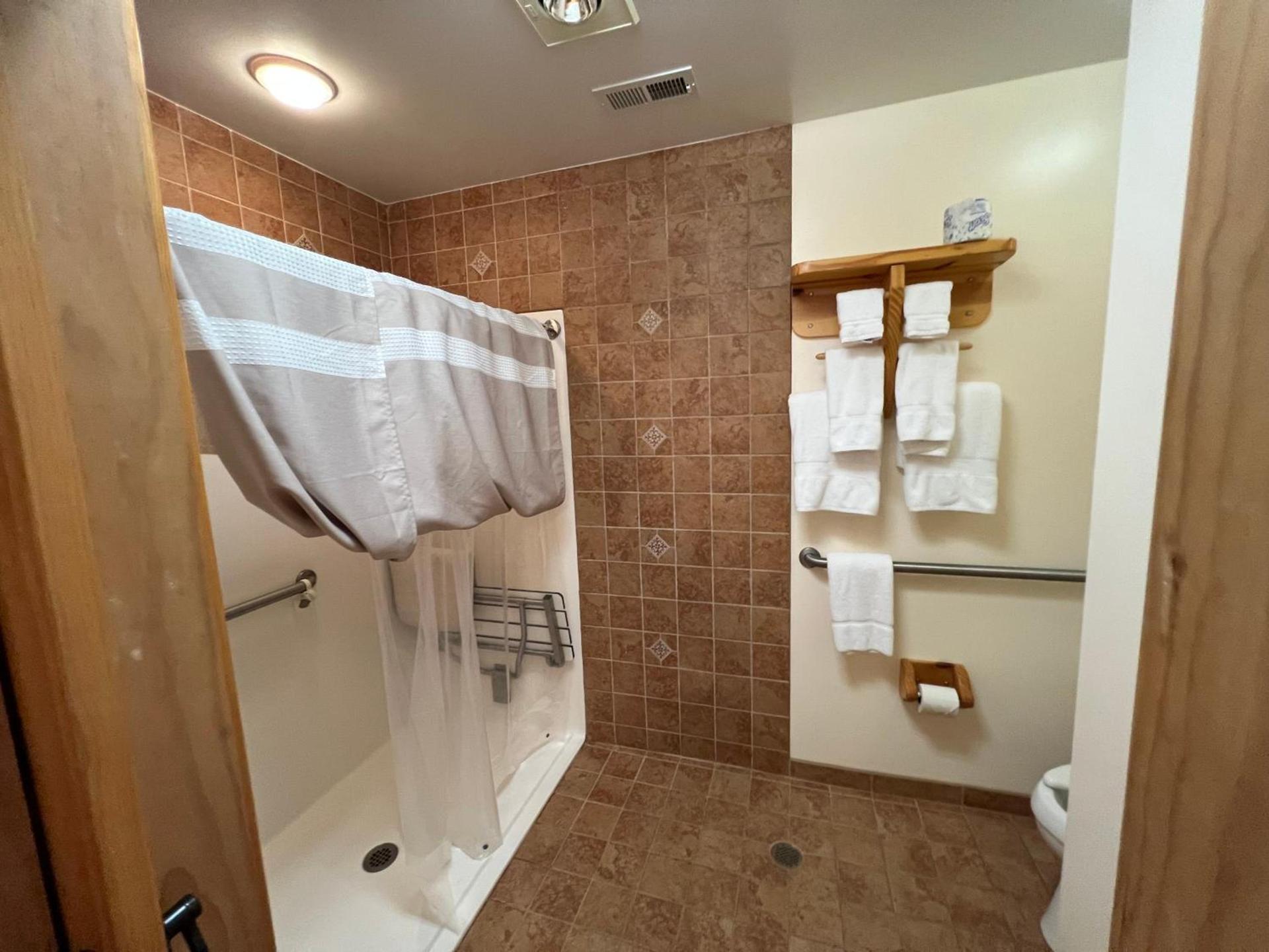 Outland Chalet & Suites Great Smoky Mountains photo 28
