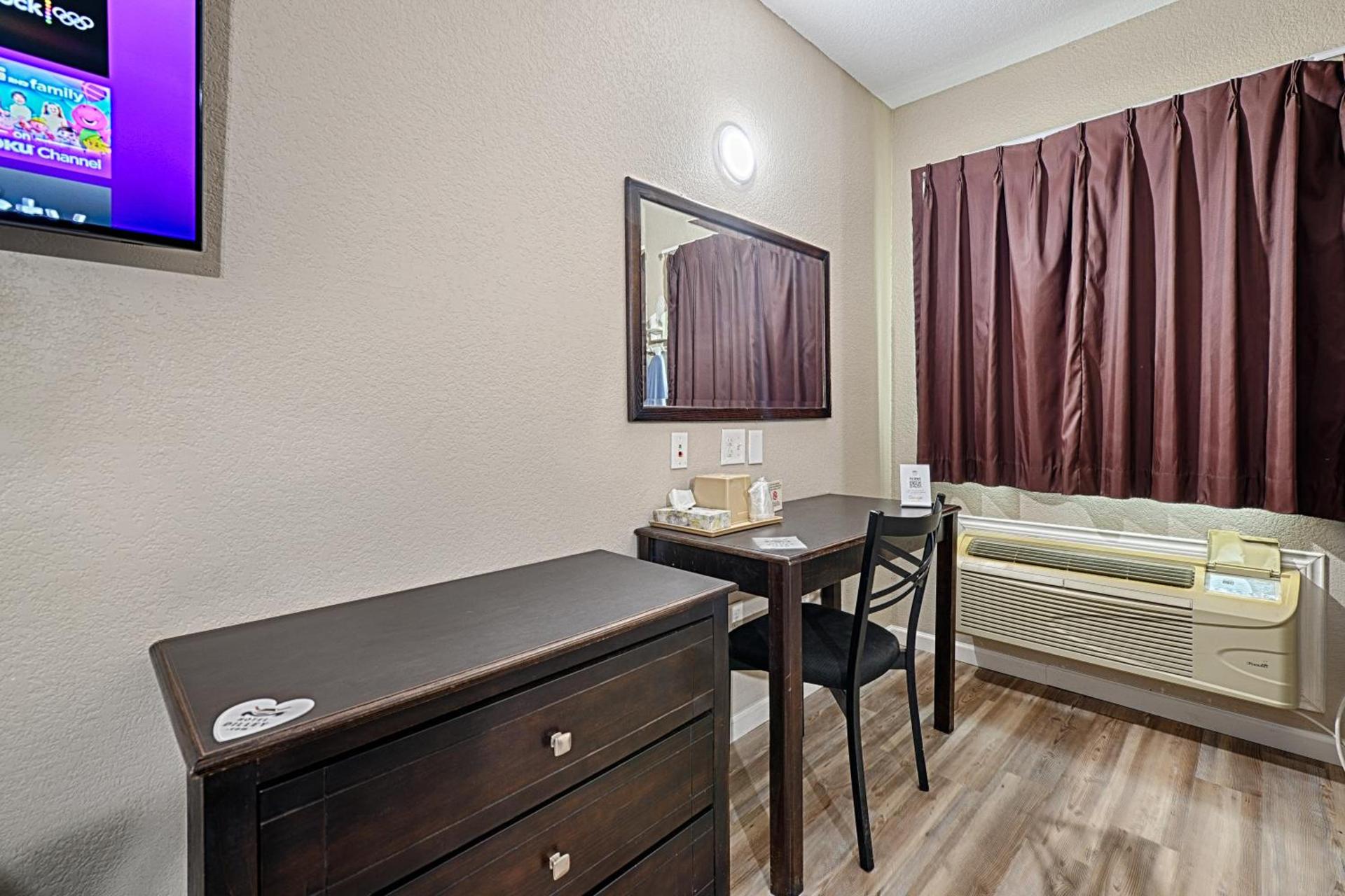 Hotel Dilley Grand photo 24
