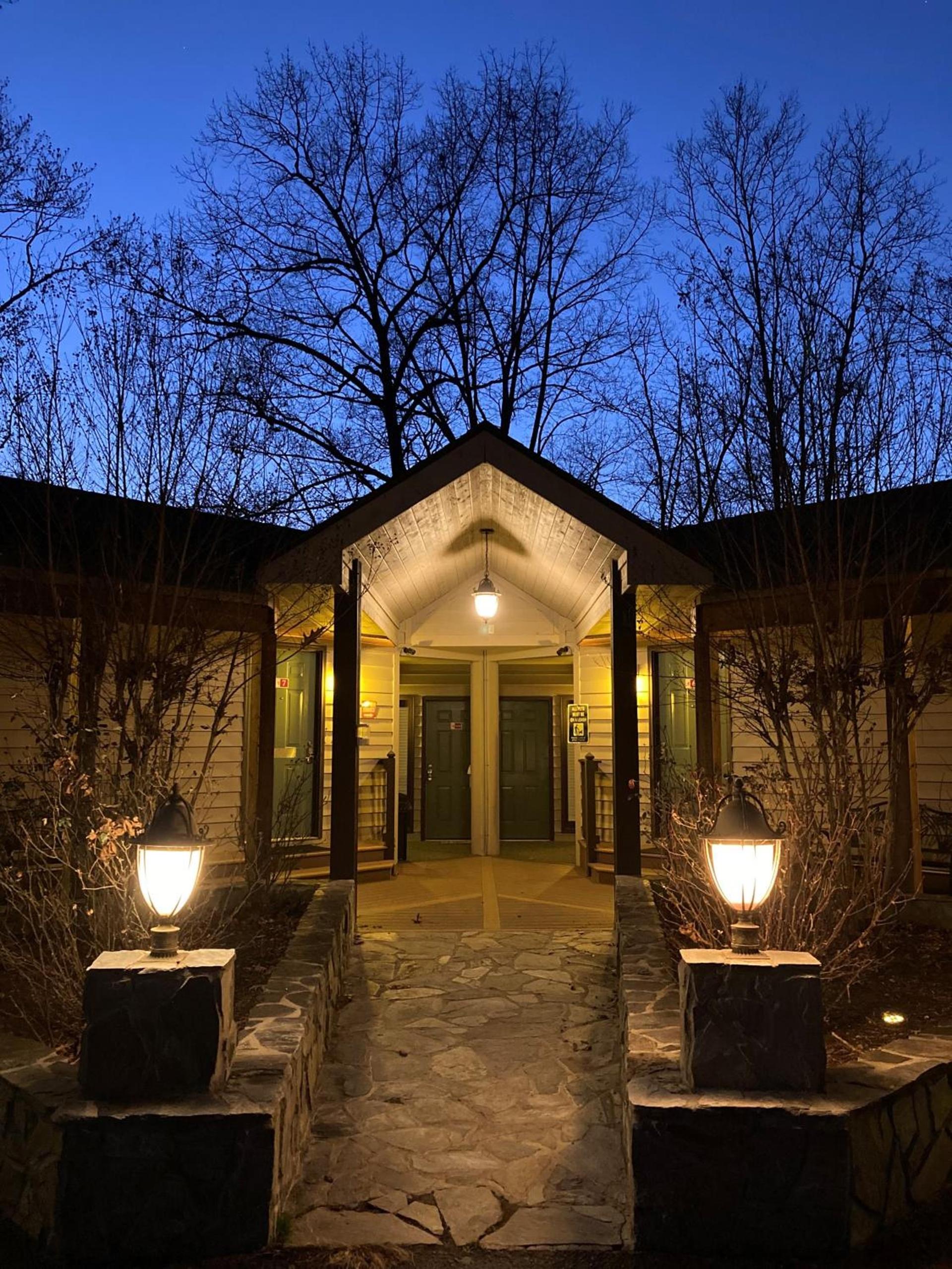 Halesford Harbour Resort - Smith Mountain Lake photo 9
