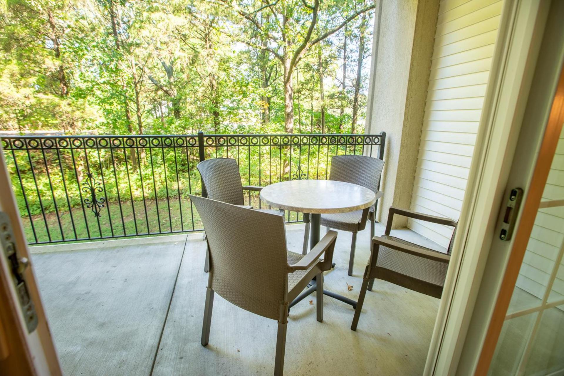 French Quarter Resort by CoolVacay photo 32