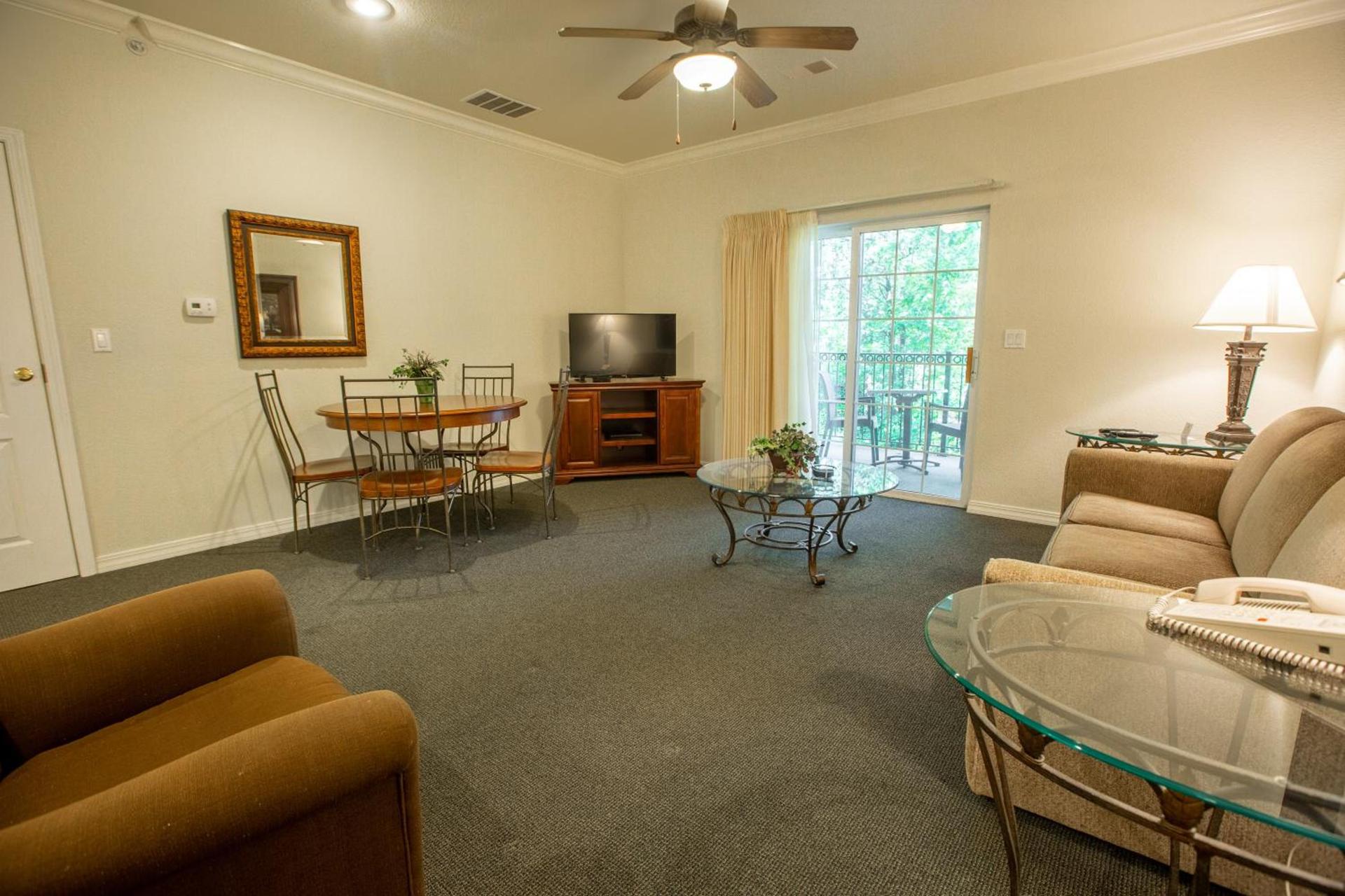 French Quarter Resort by CoolVacay photo 36