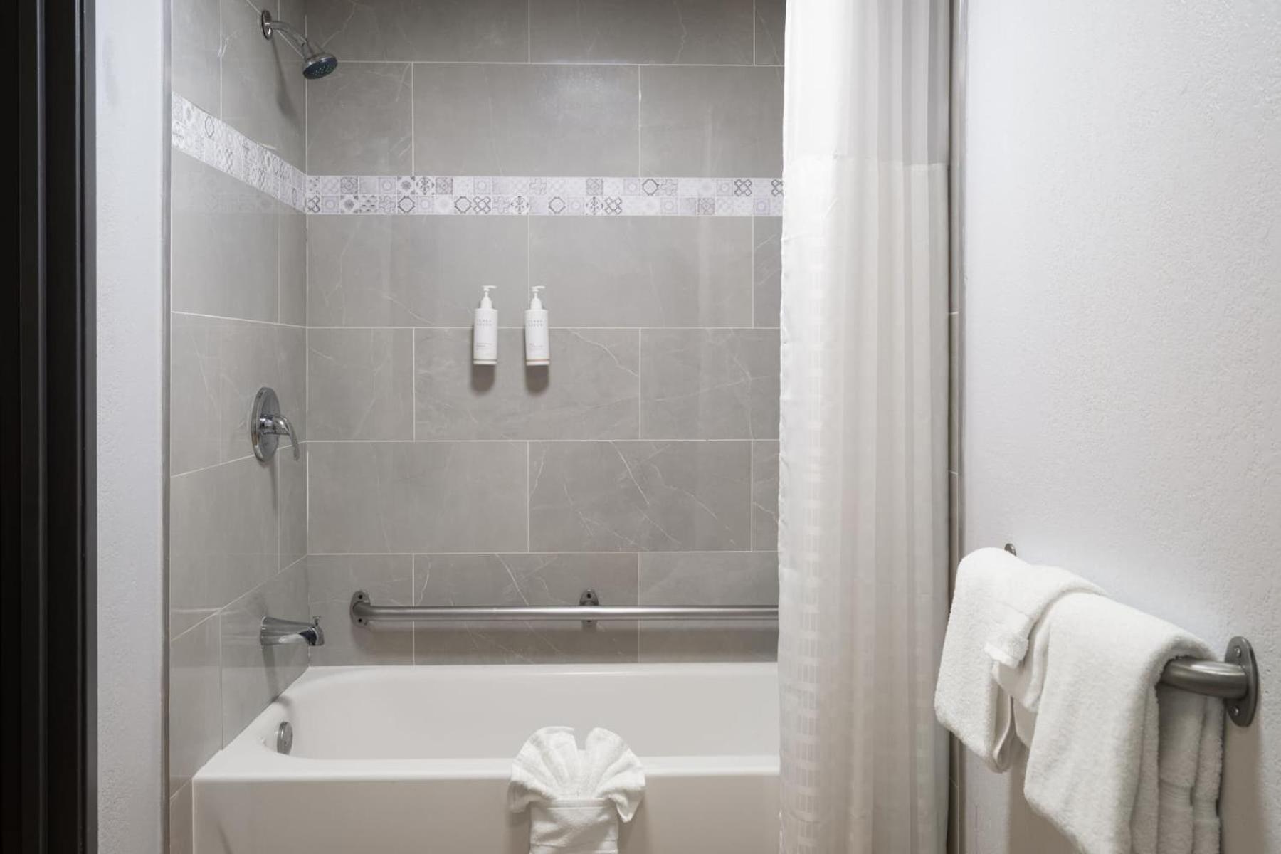 Days Inn by Wyndham Columbus Worthington photo 63