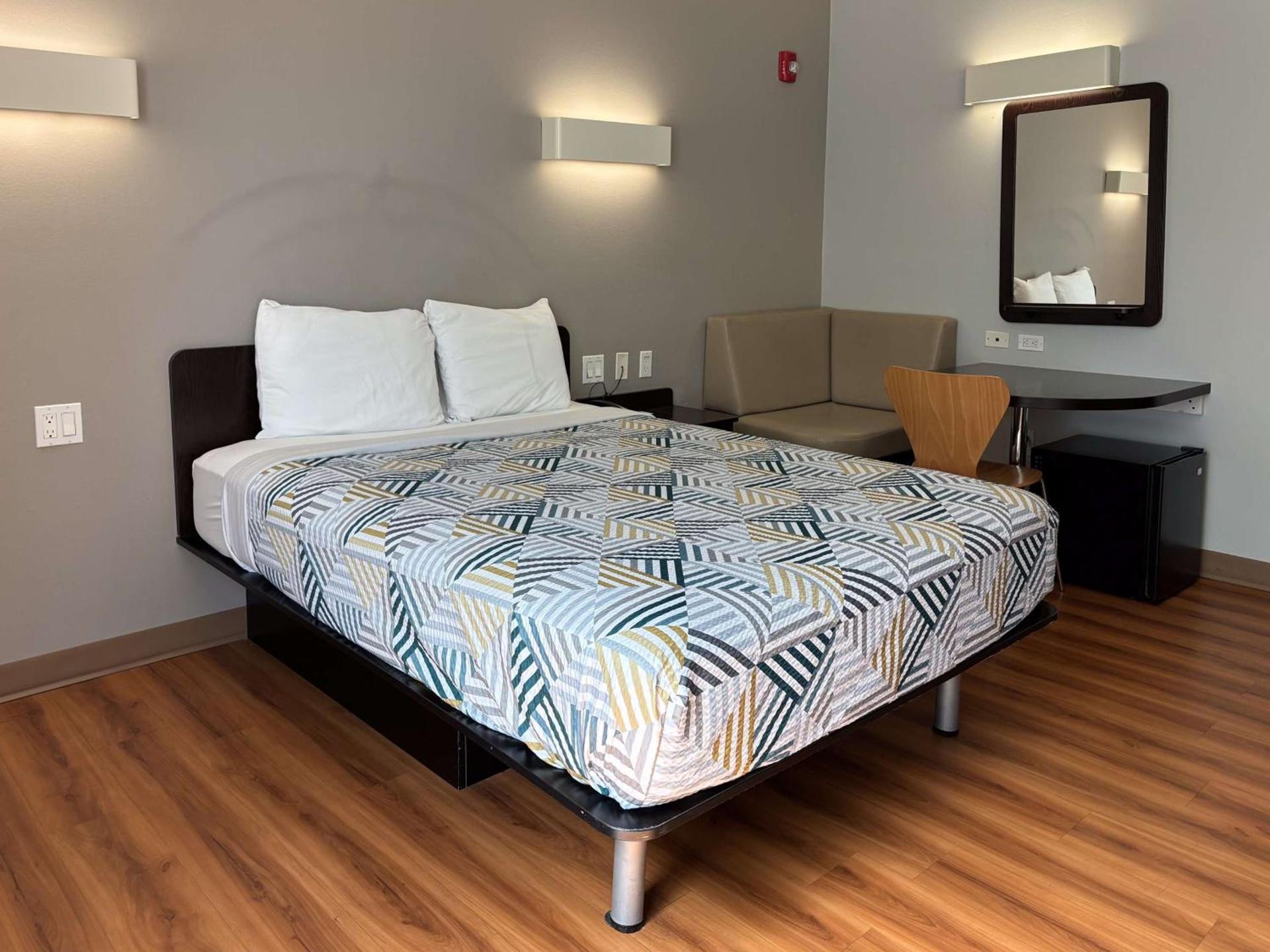Motel 6-Weslaco, TX photo 8
