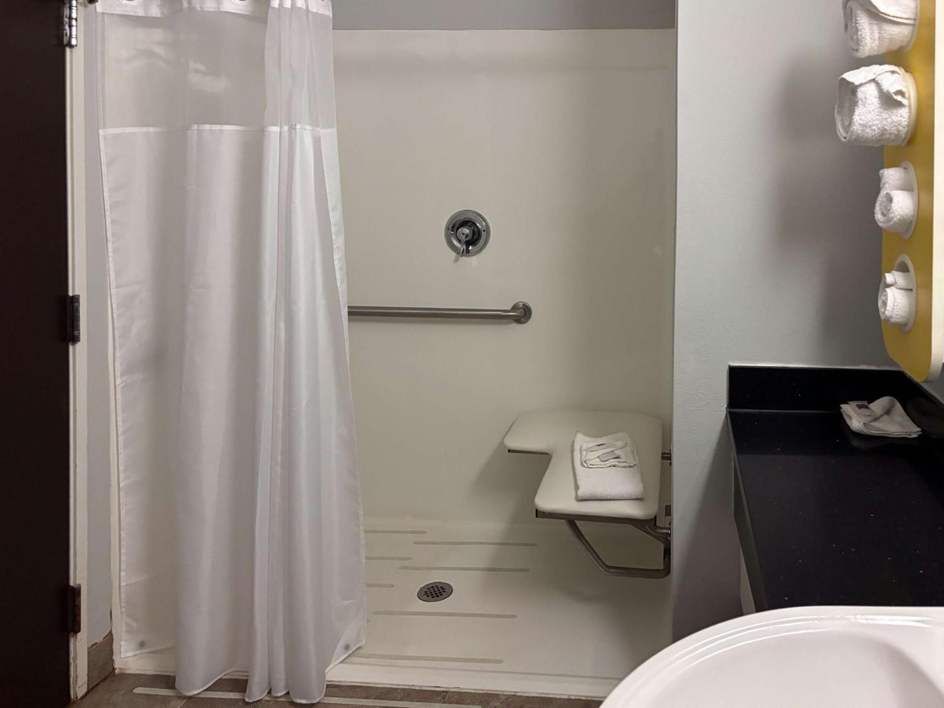 Motel 6-Weslaco, TX photo 7