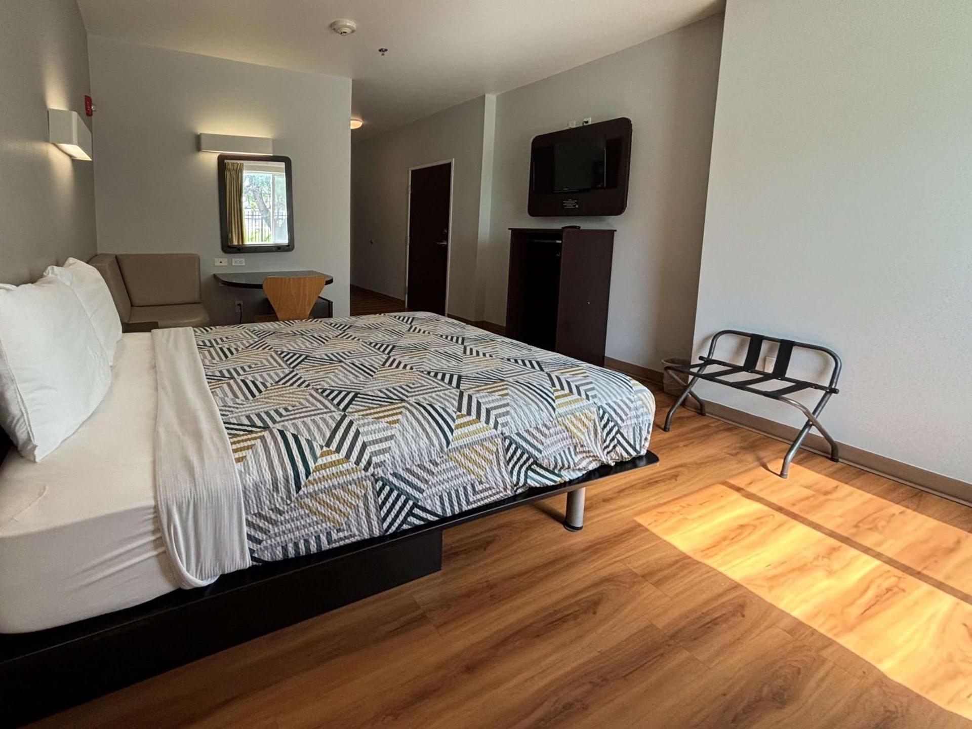 Motel 6-Weslaco, TX photo 10