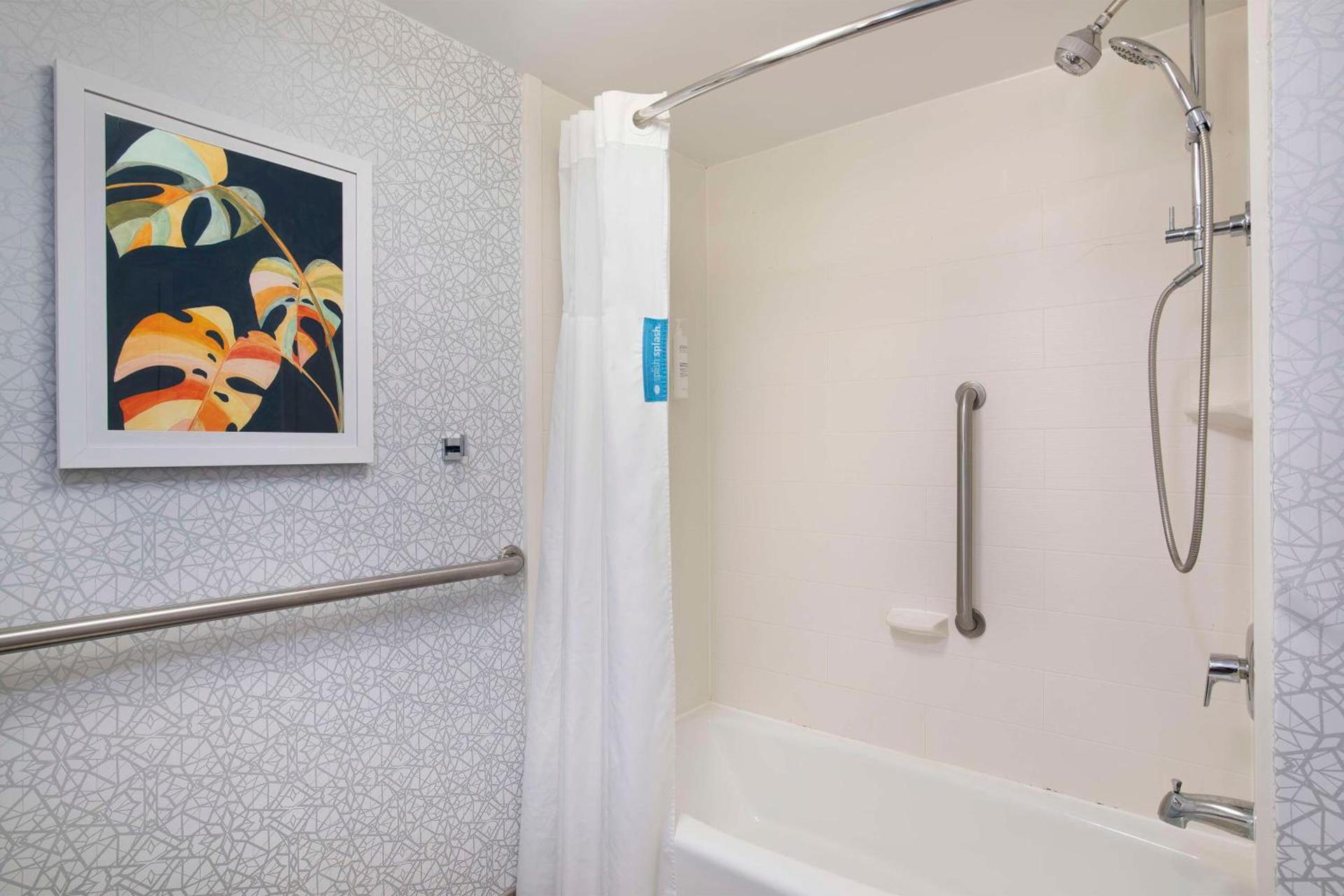 Hampton Inn Northwood photo 19