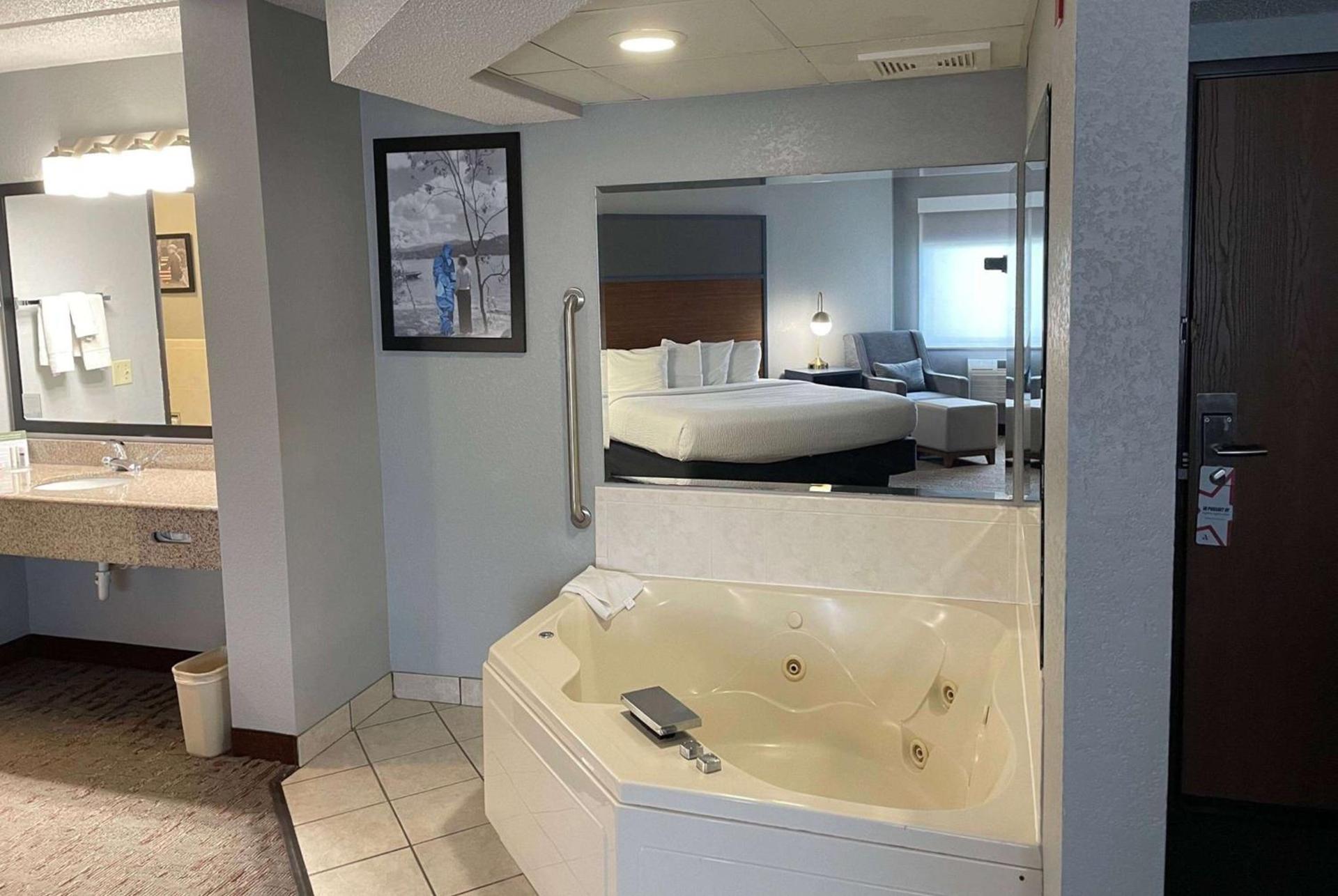 AmericInn by Wyndham Ankeny/Des Moines photo 17