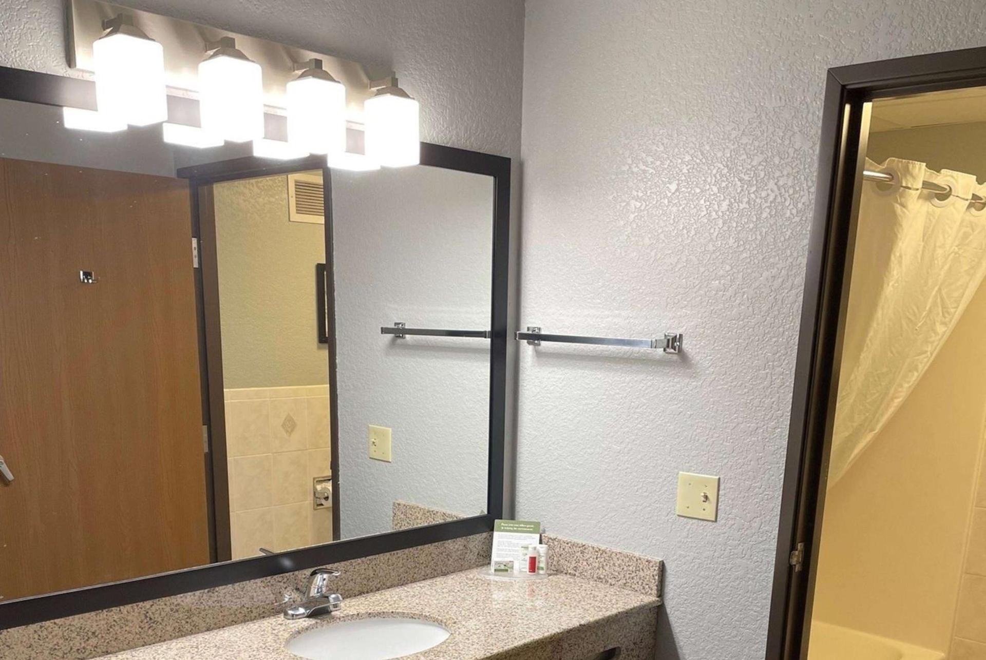 AmericInn by Wyndham Ankeny/Des Moines photo 32