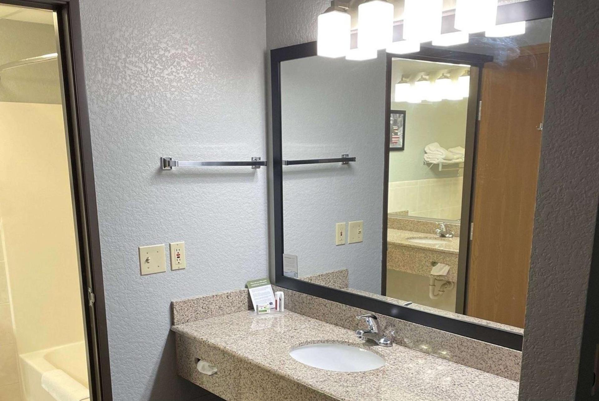 AmericInn by Wyndham Ankeny/Des Moines photo 35