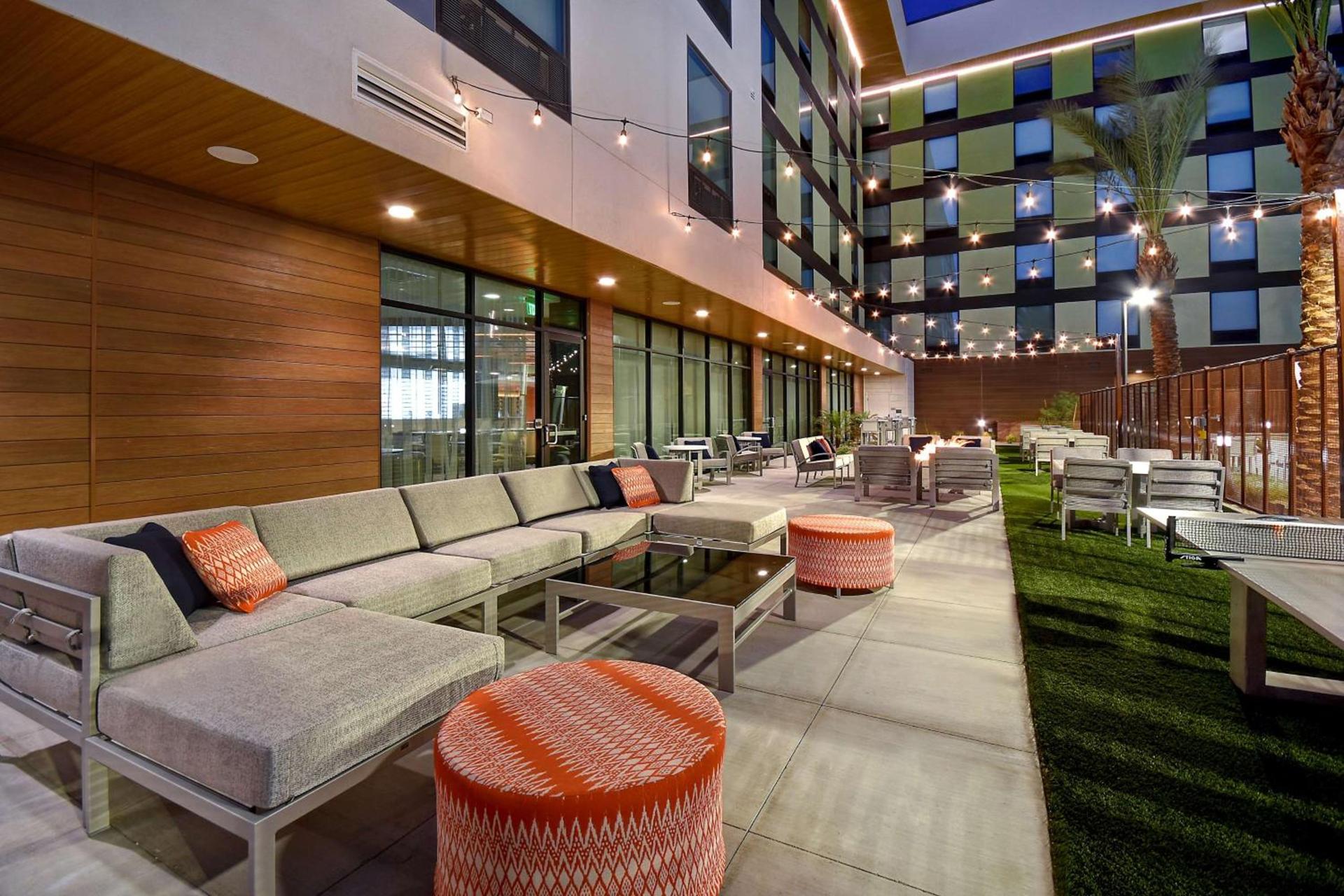 Hampton Inn & Suites Las Vegas Convention Center - No Resort Fee photo 16