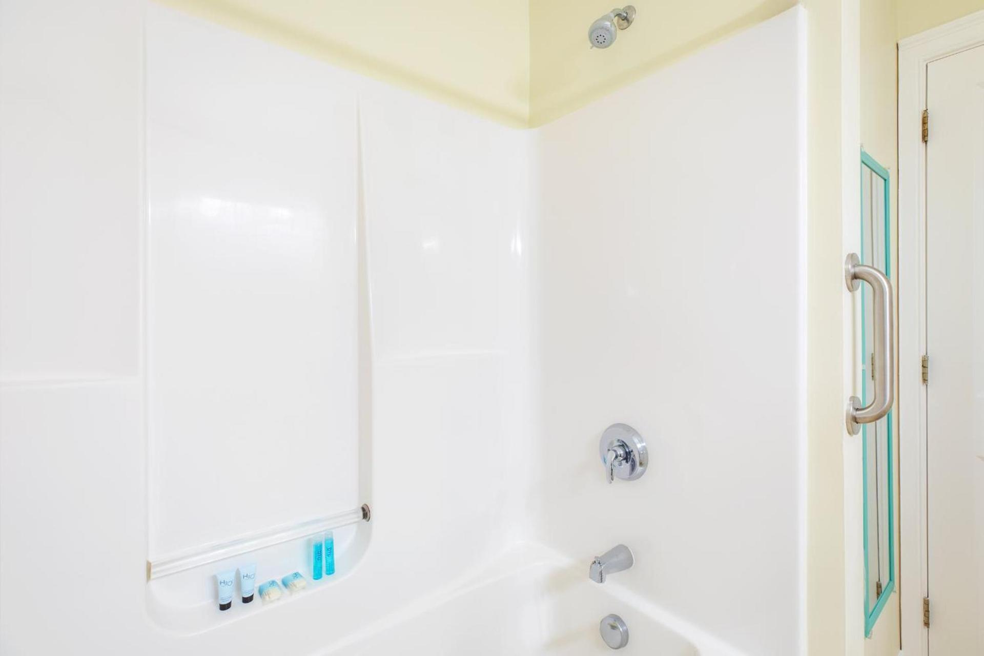 Atlantic Breeze Suites photo 41
