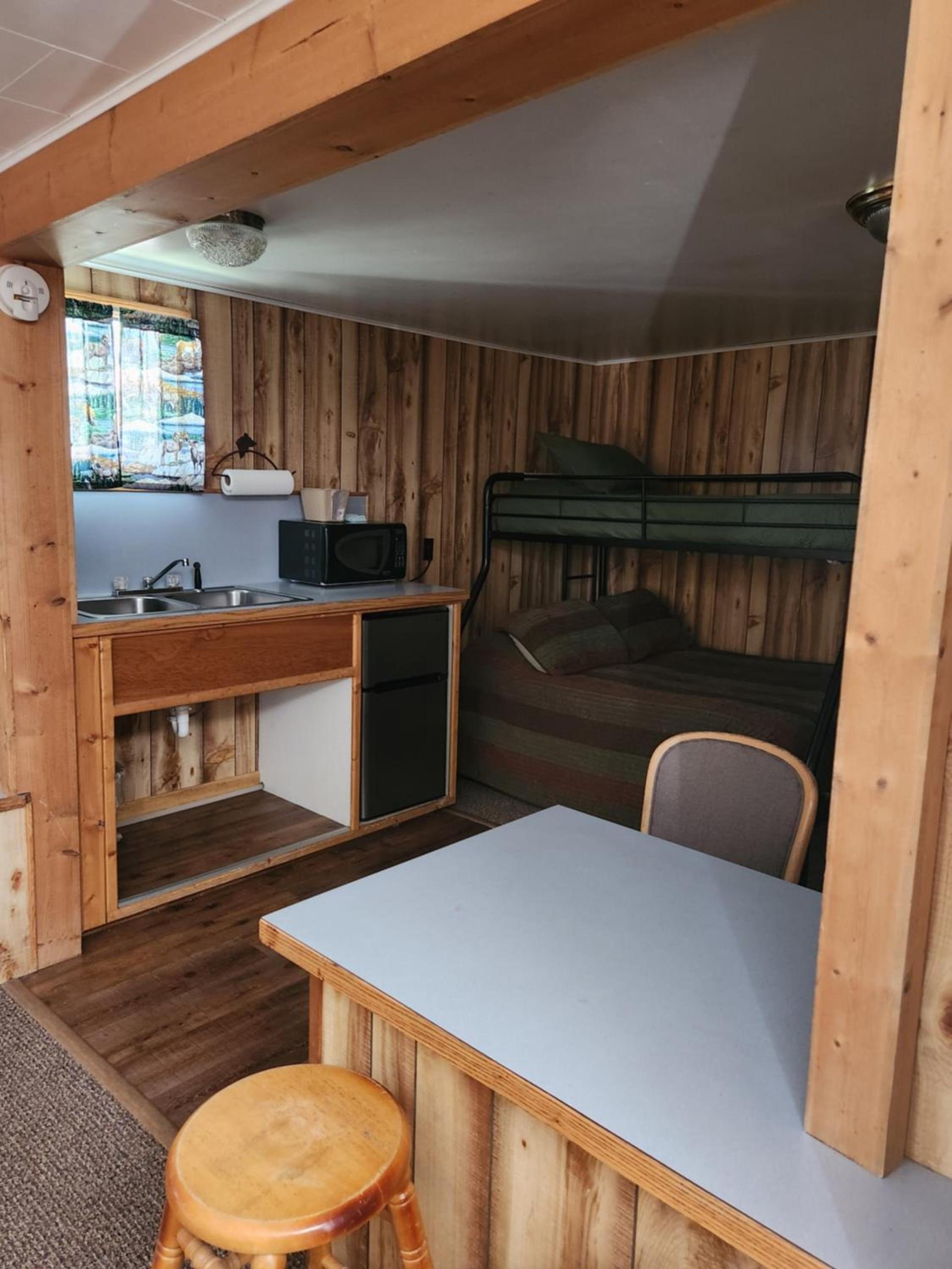Antler Motel photo 14