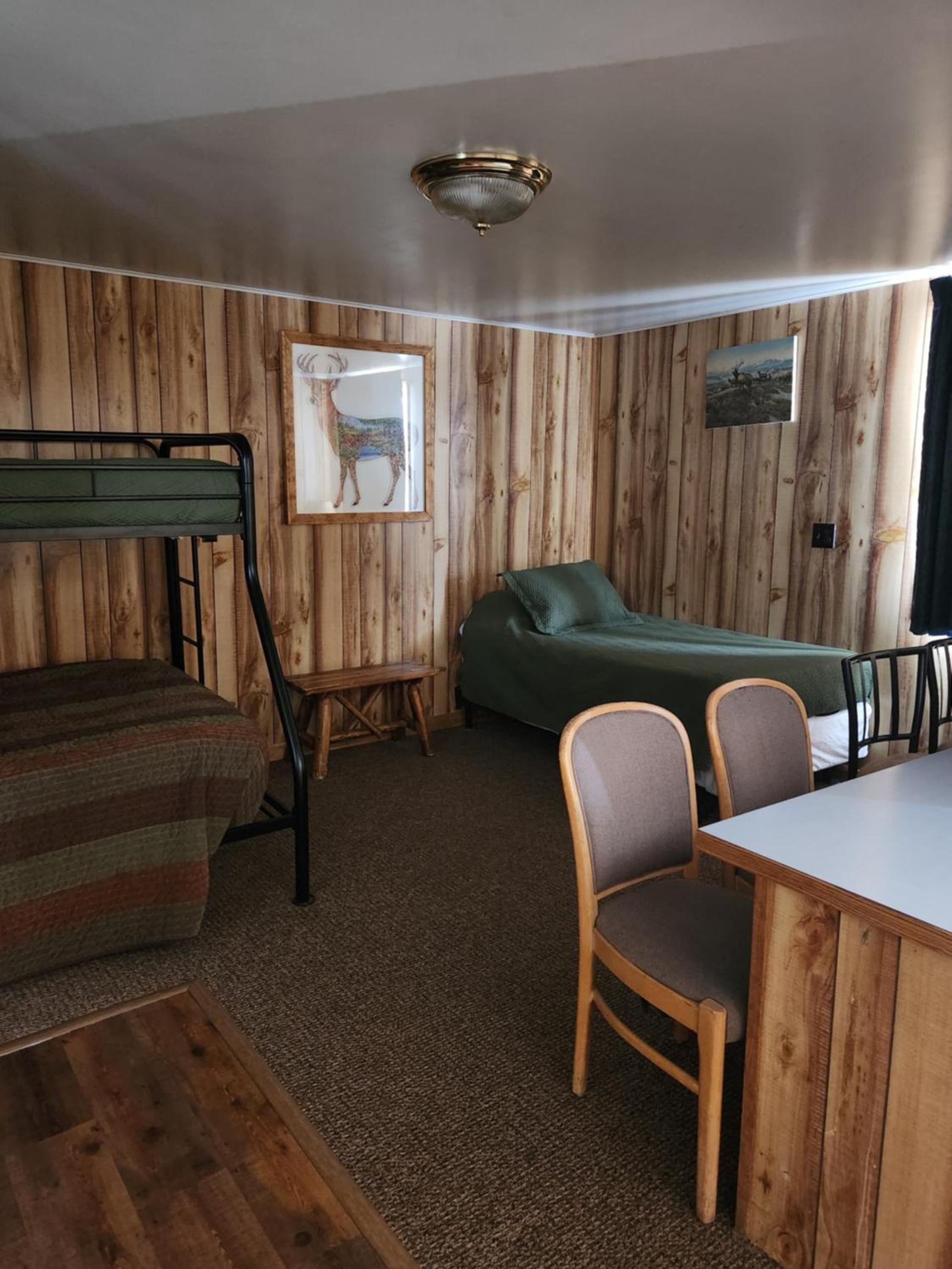 Antler Motel photo 15