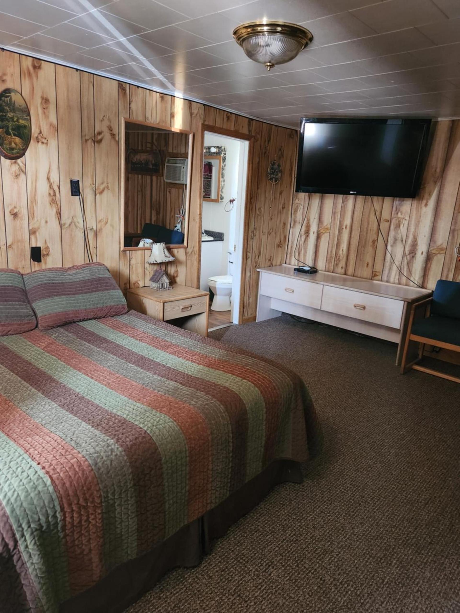 Antler Motel photo 13