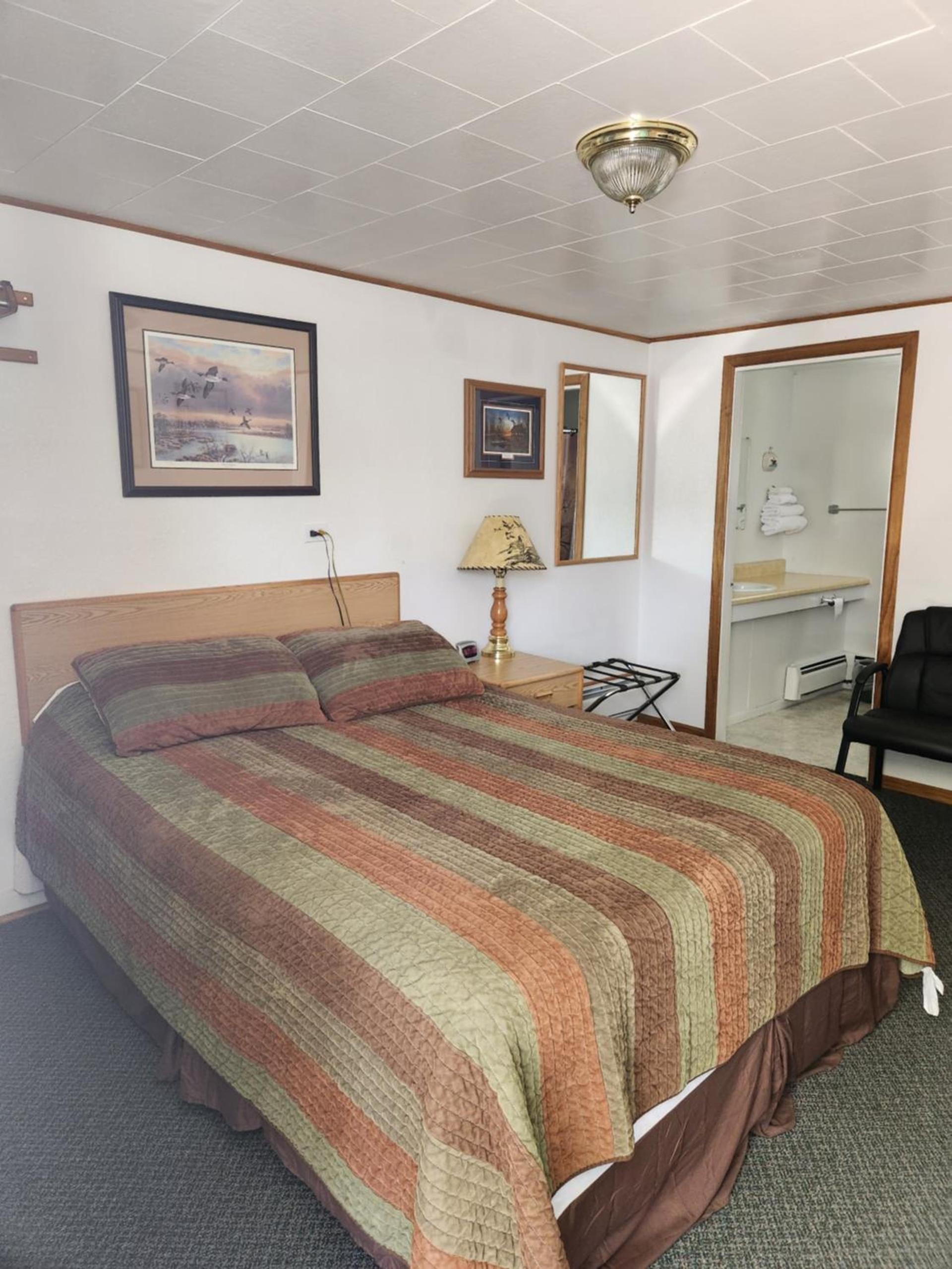 Antler Motel photo 11