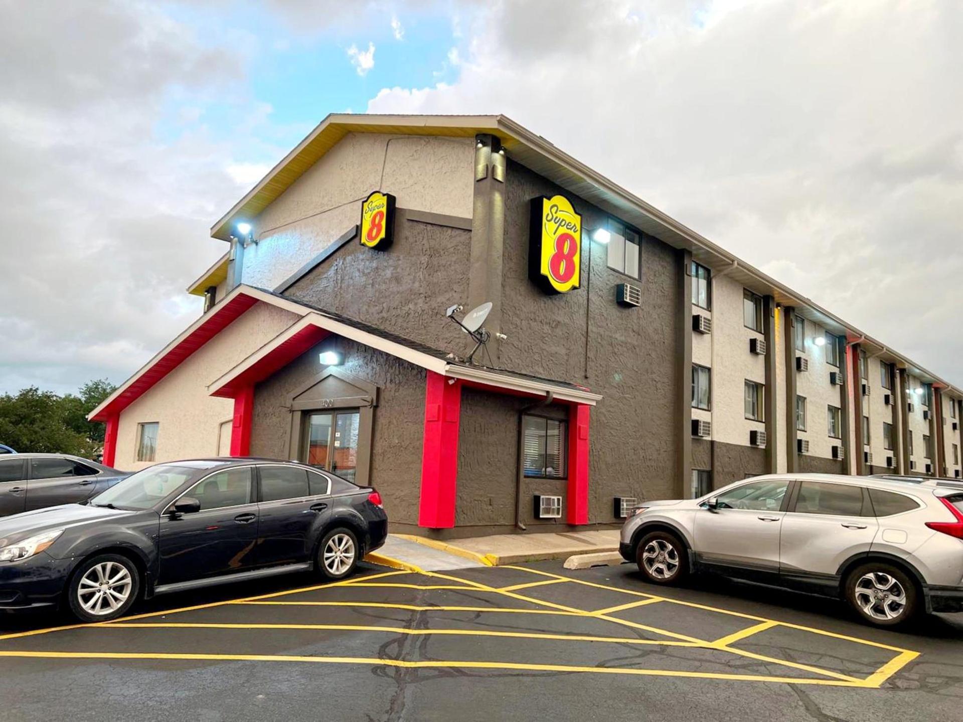 Super 8 by Wyndham Cedar Rapids photo 9