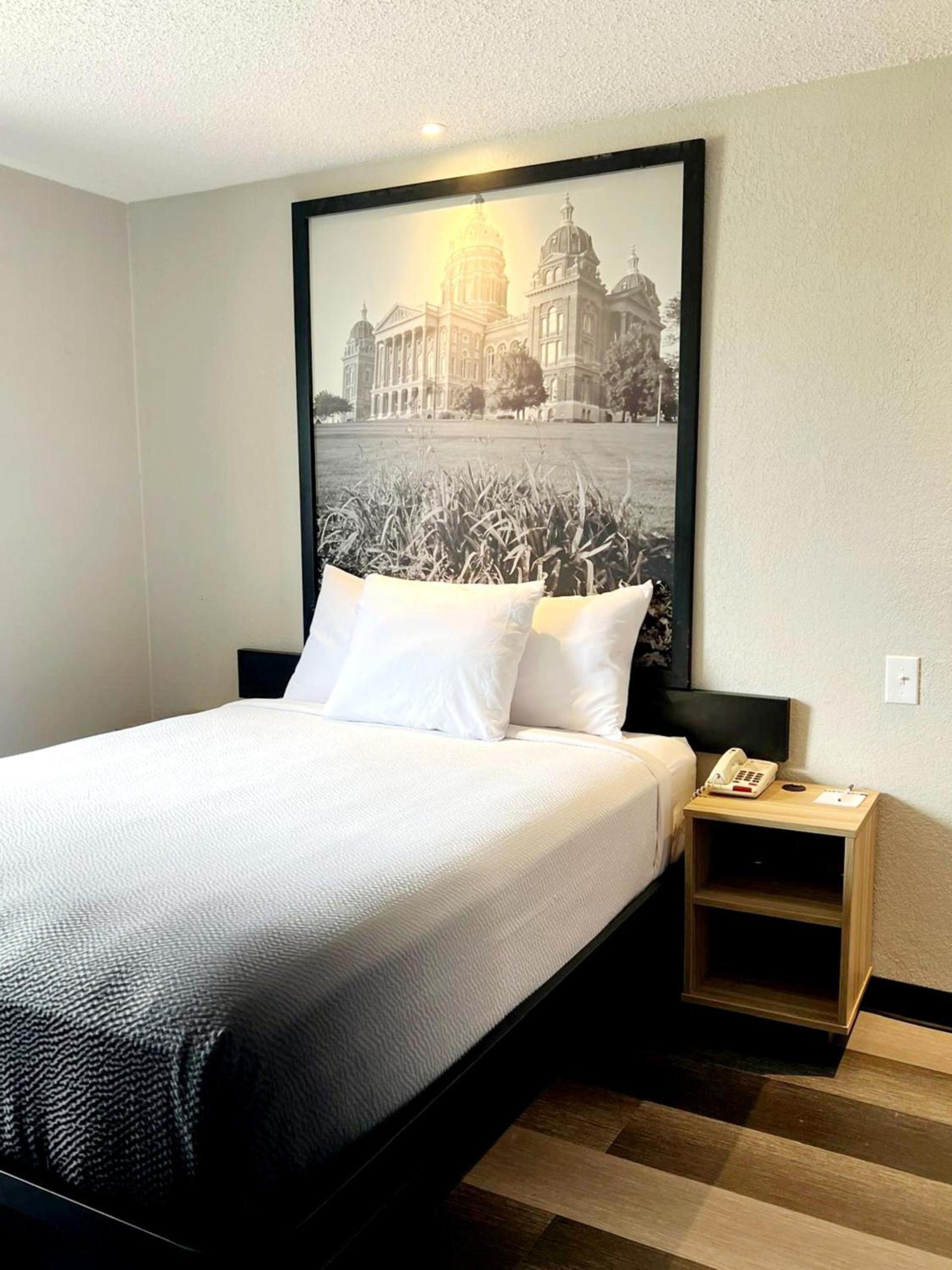 Super 8 by Wyndham Cedar Rapids photo 12