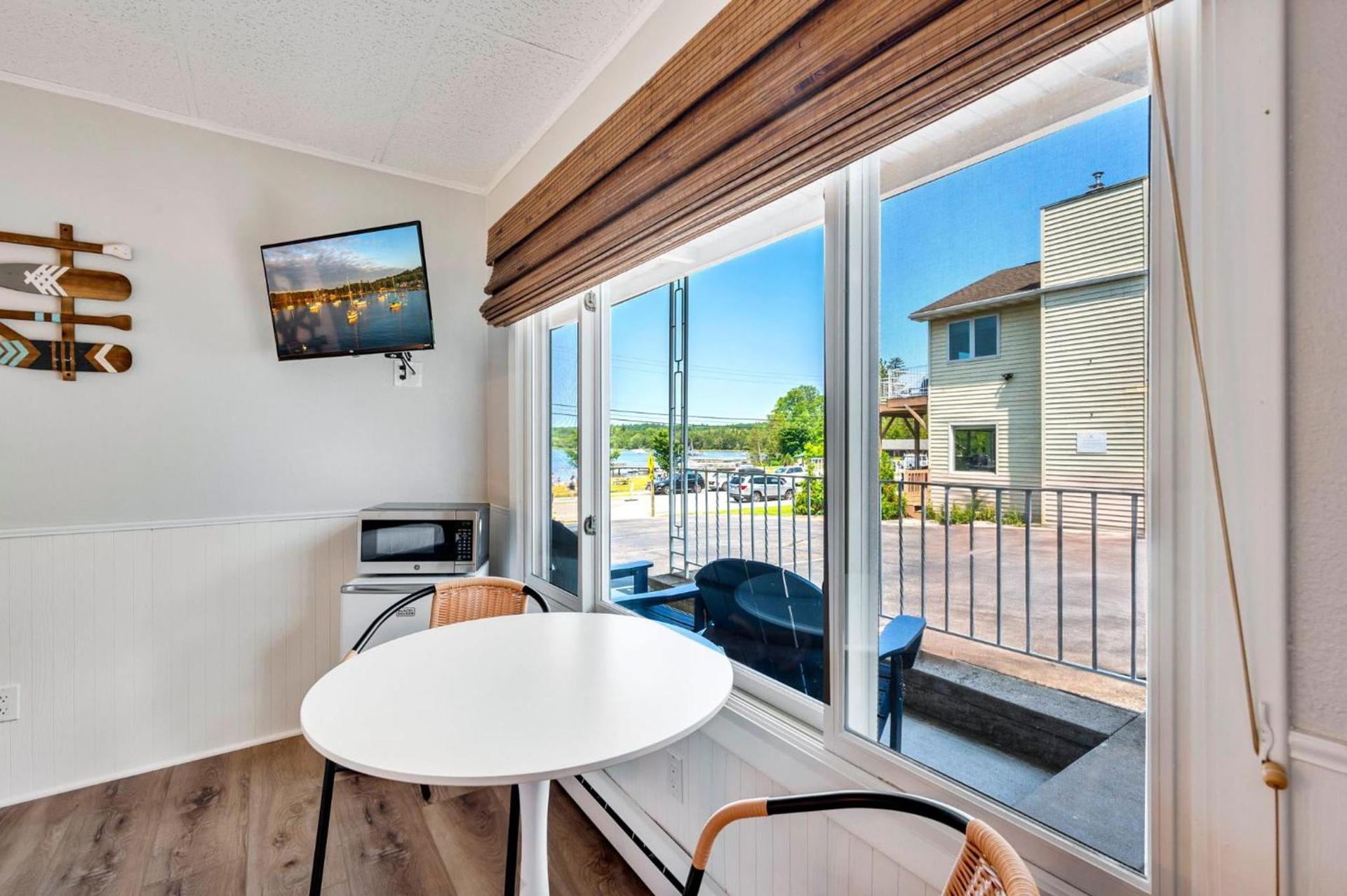 Fresh Coast Motel photo 50