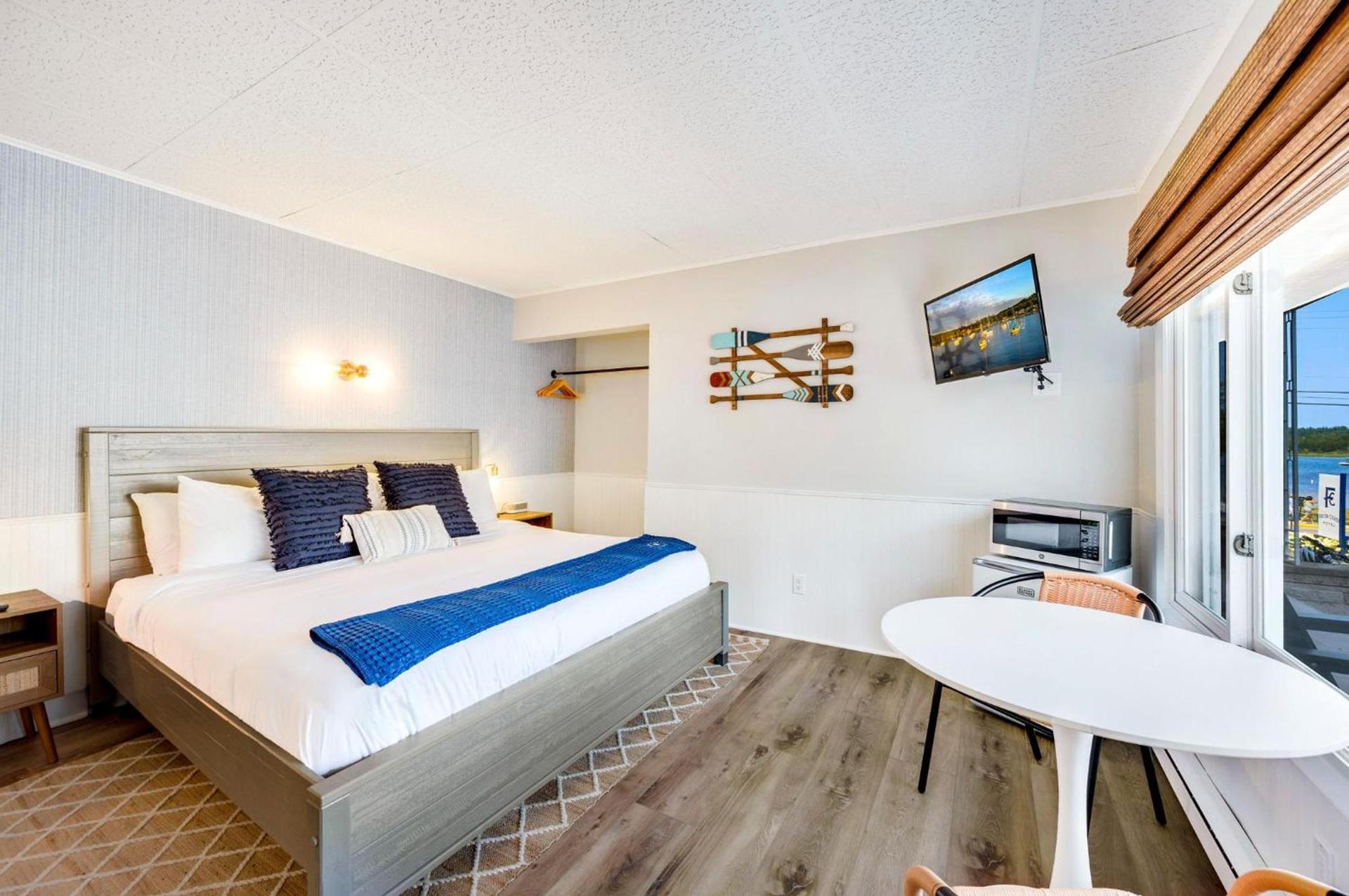 Fresh Coast Motel photo 57