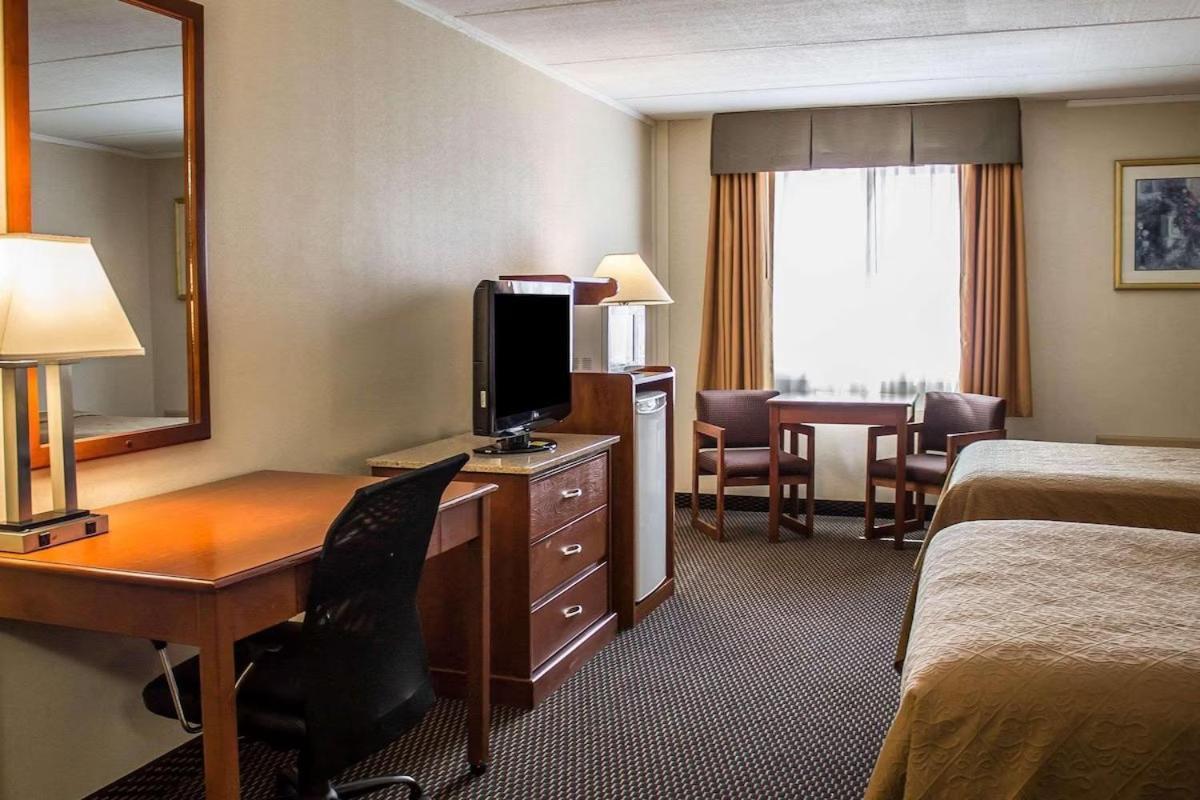 Baymont by Wyndham Youngstown photo 5